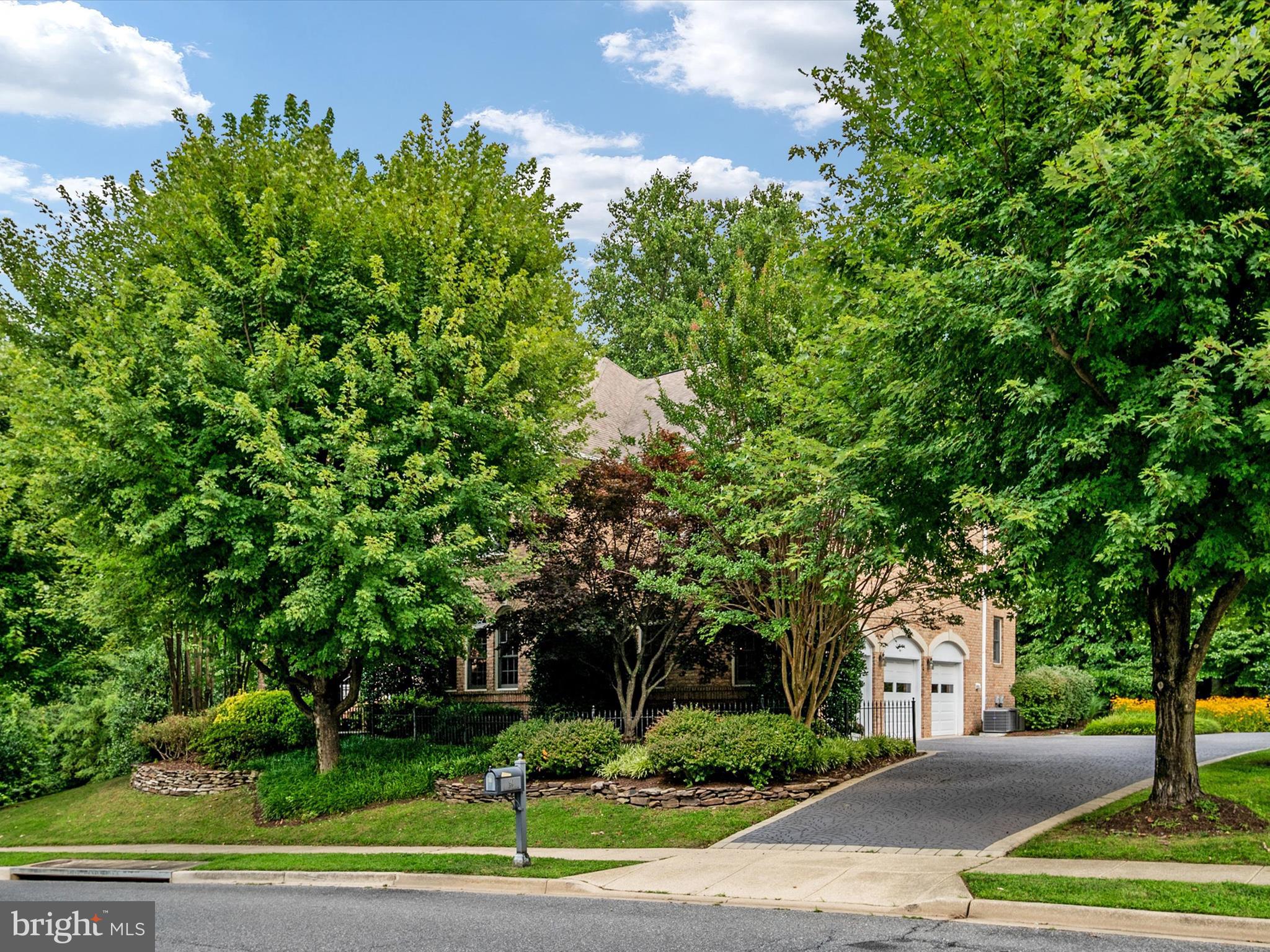 90 COLONY CROSSING