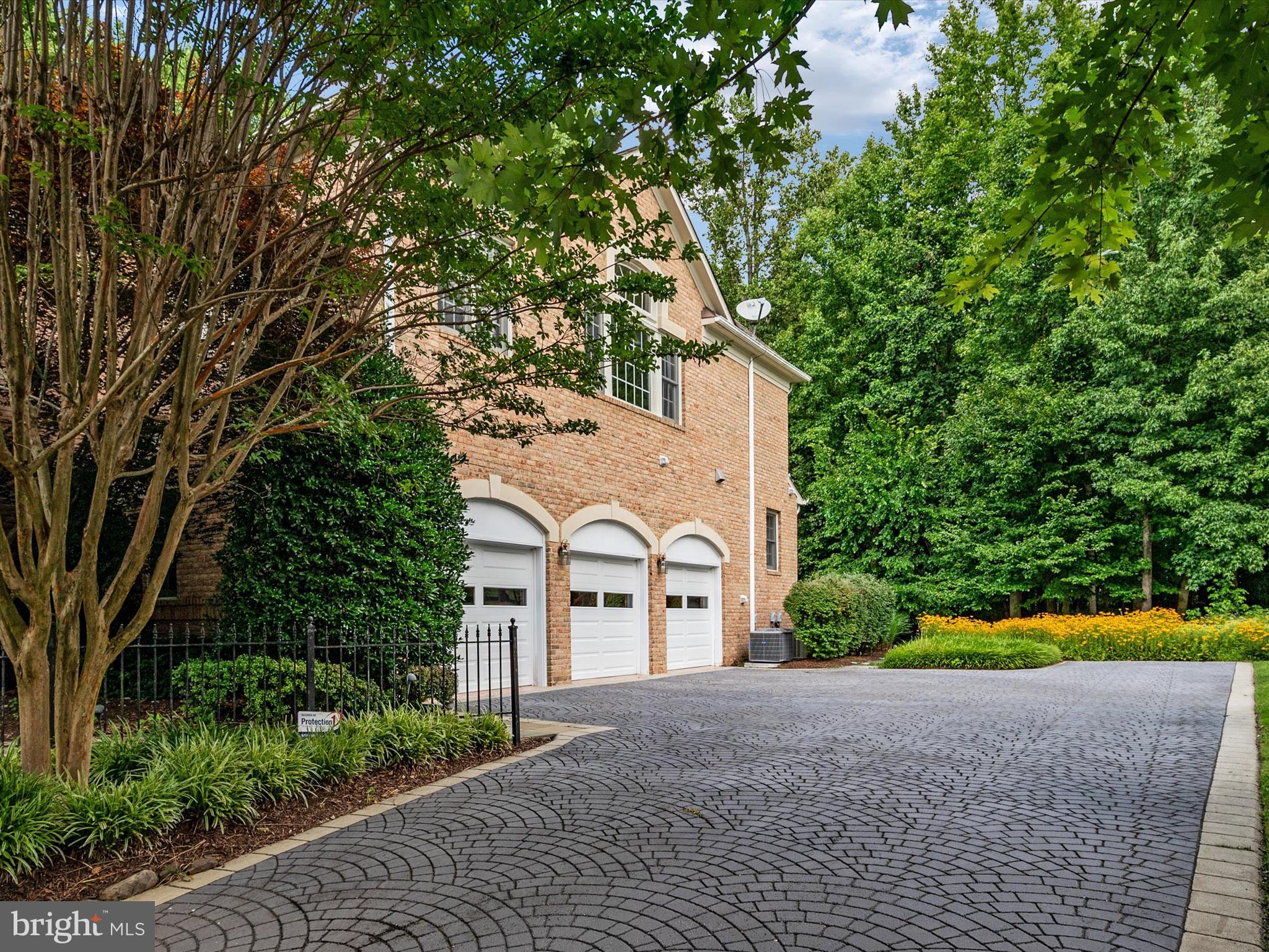 90 COLONY CROSSING
