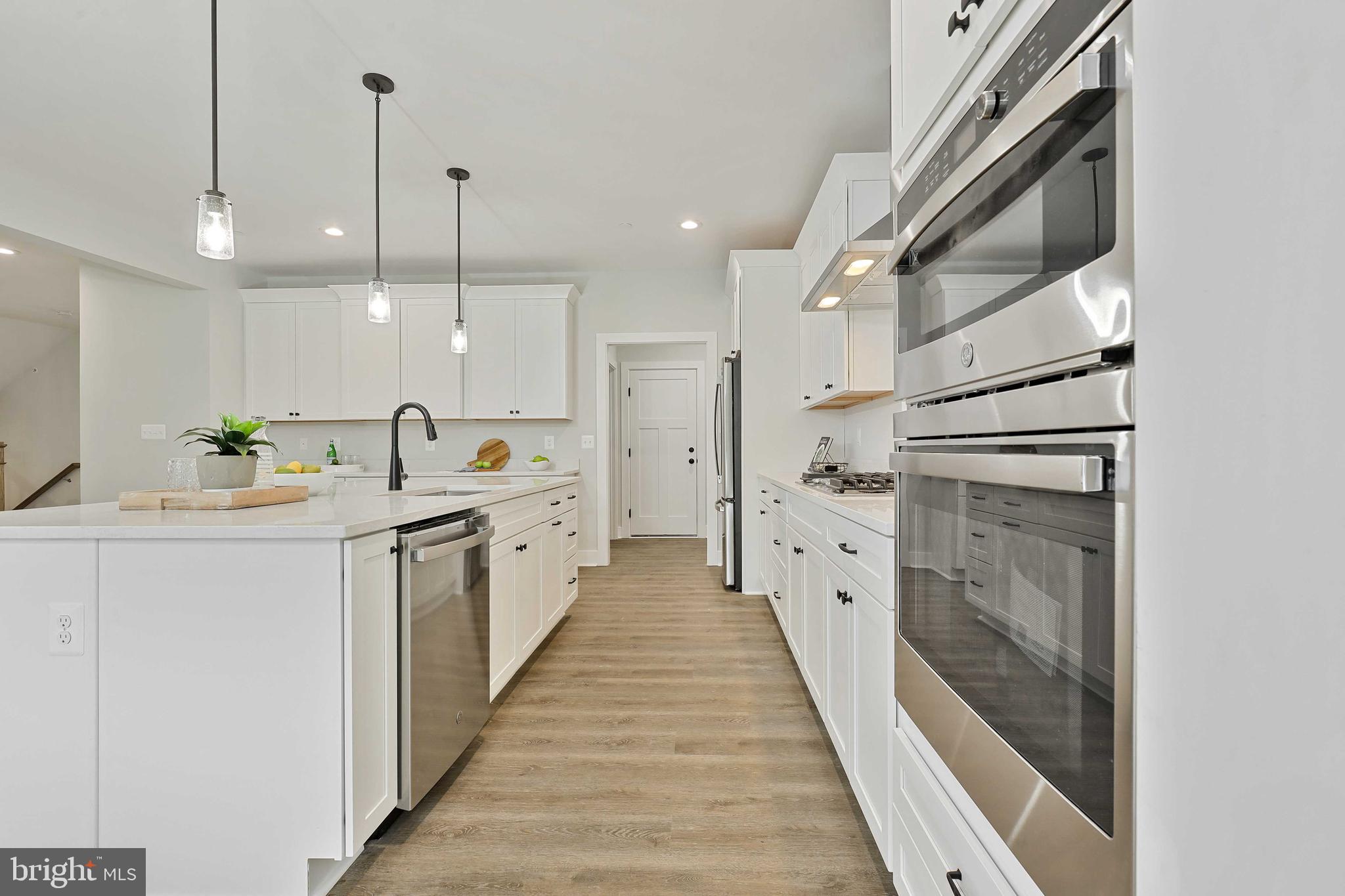 1303 DARK HORSE COURT