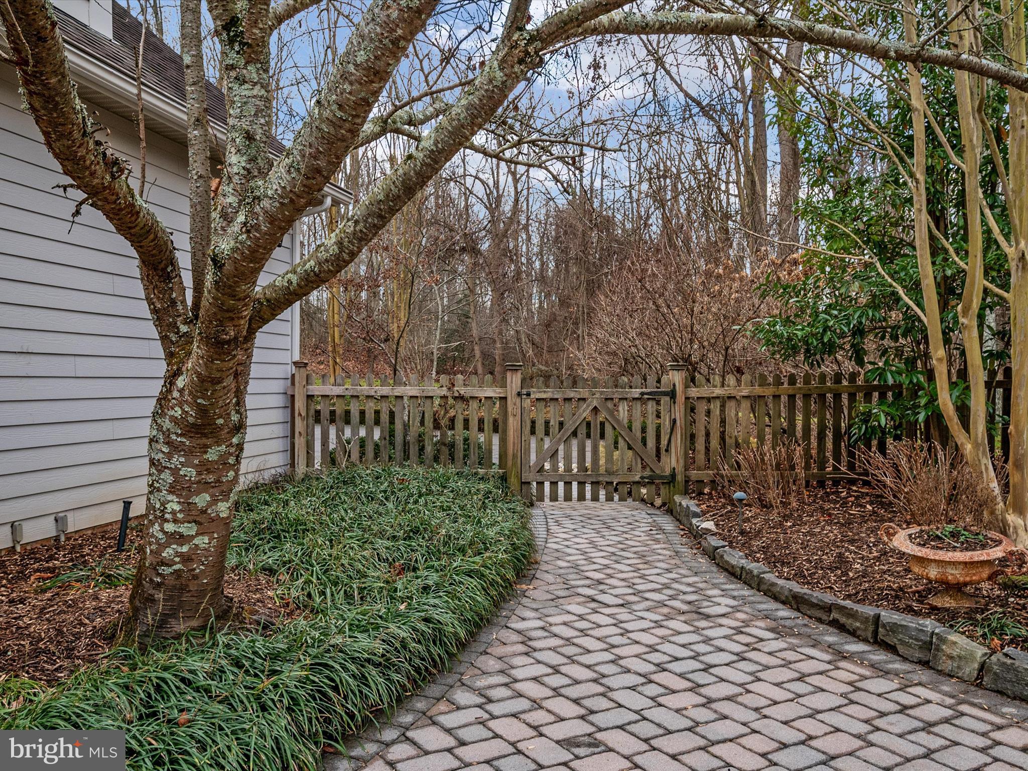 3528 Old Trail ROAD
