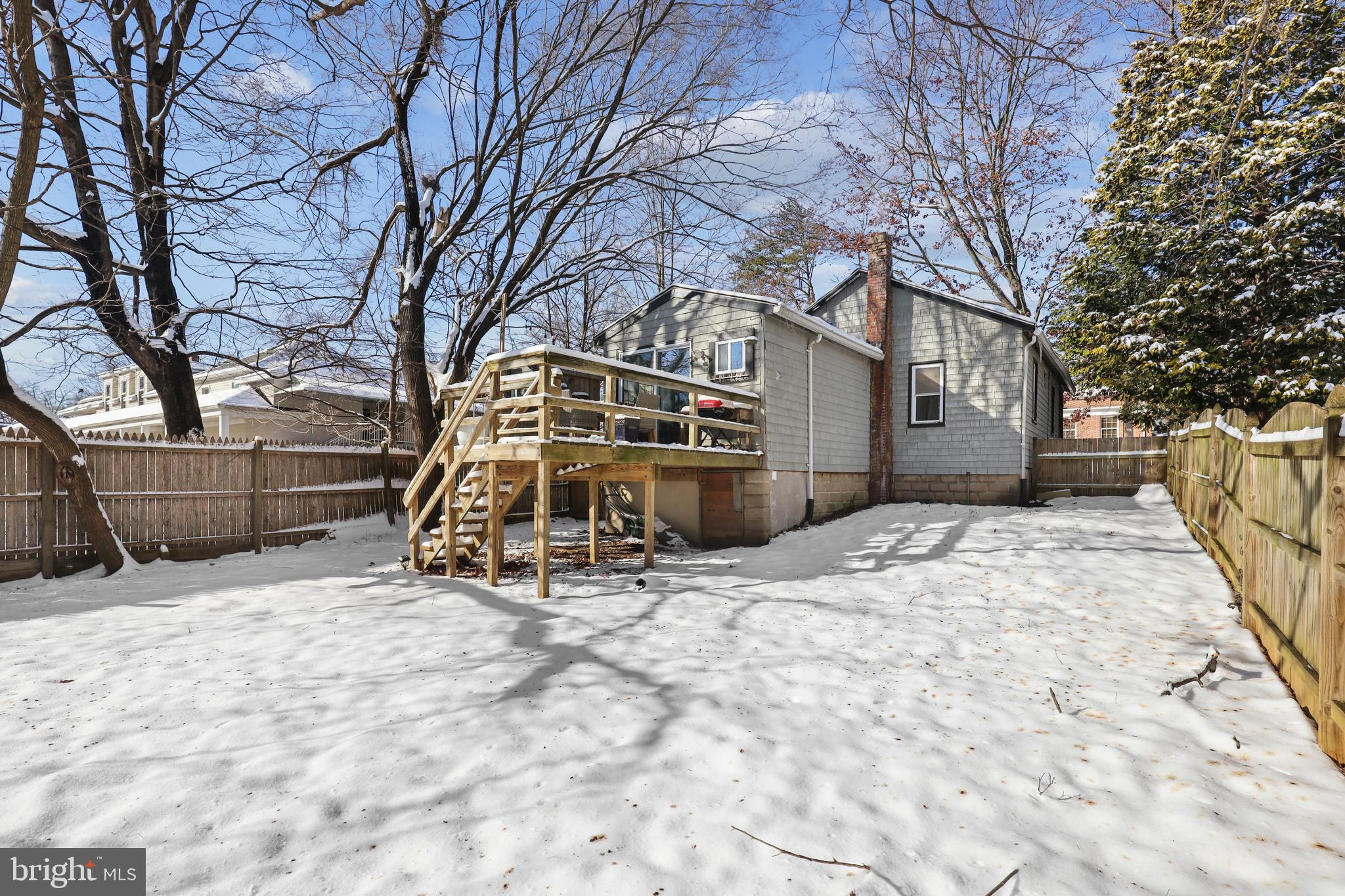10 Locust Ave