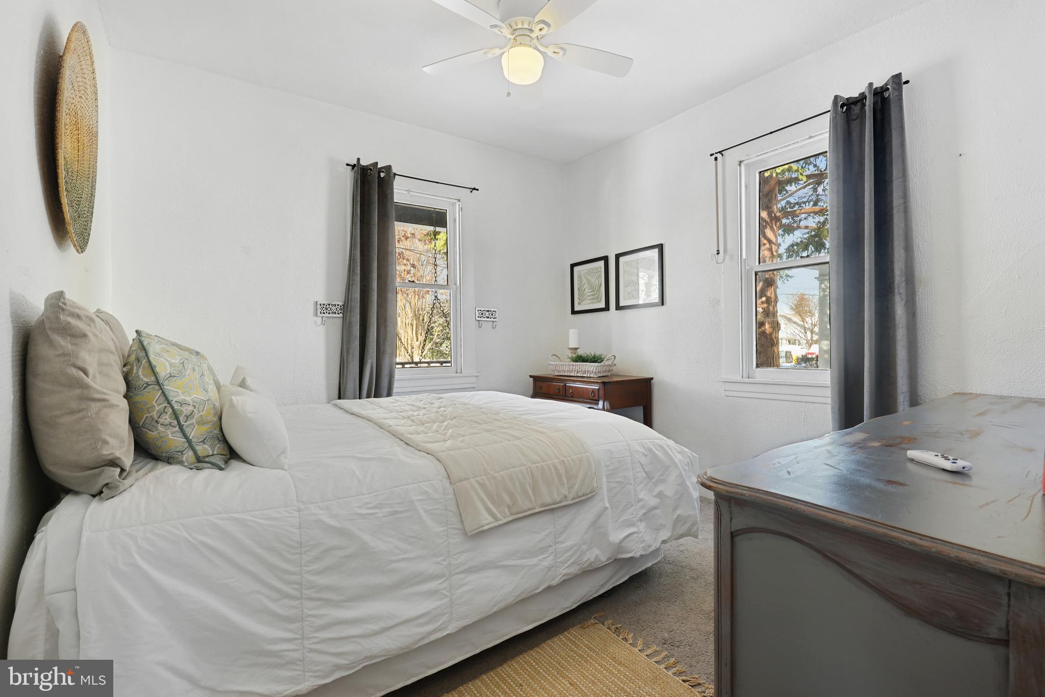 10 Locust Ave