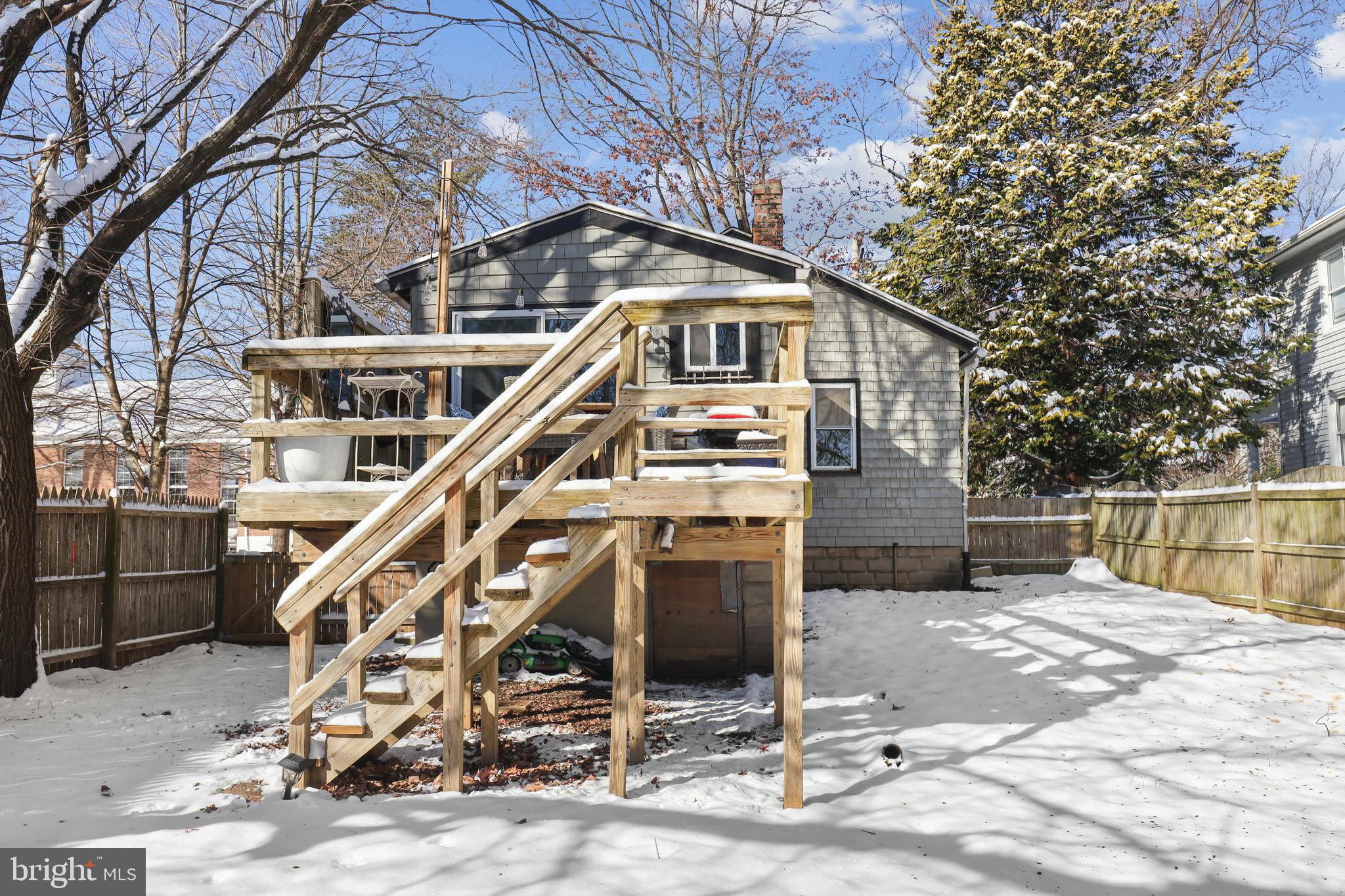 10 Locust Ave