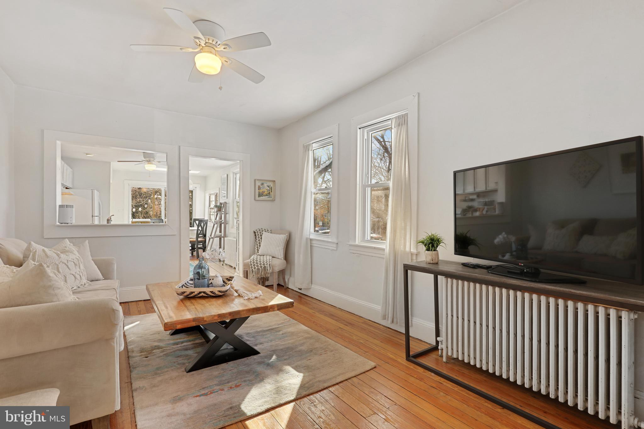 10 Locust Ave