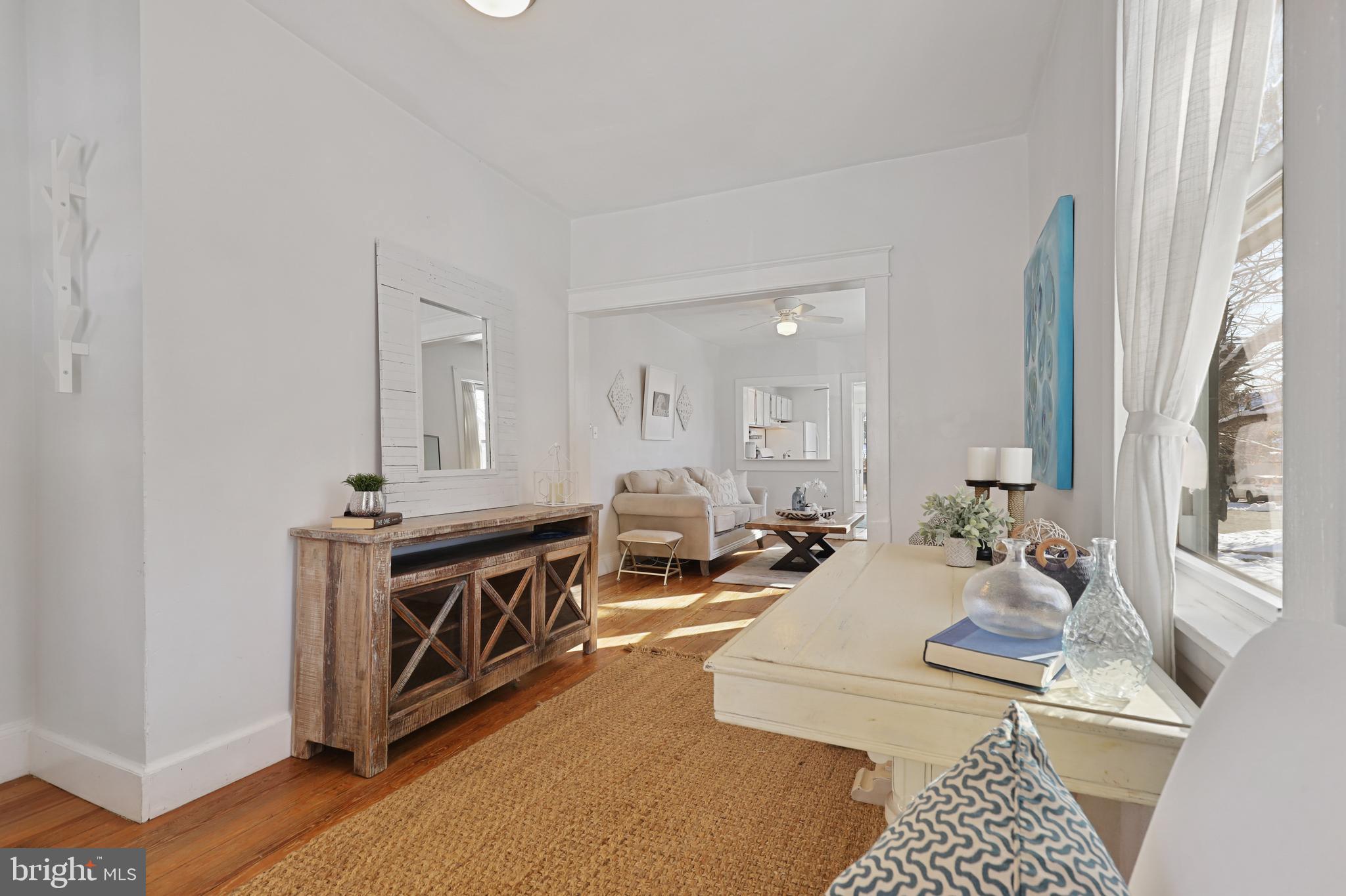 10 Locust Ave