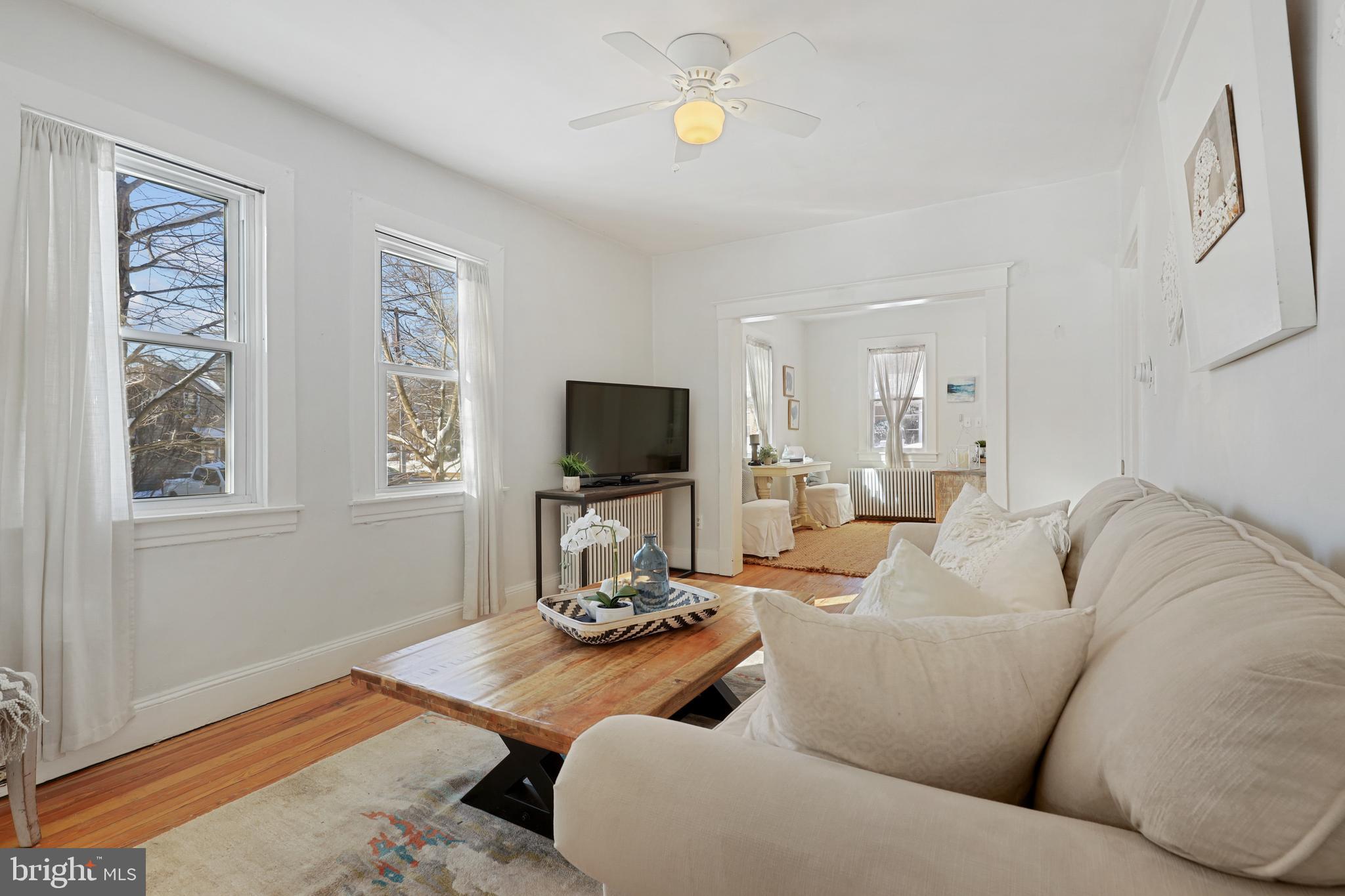 10 Locust Ave