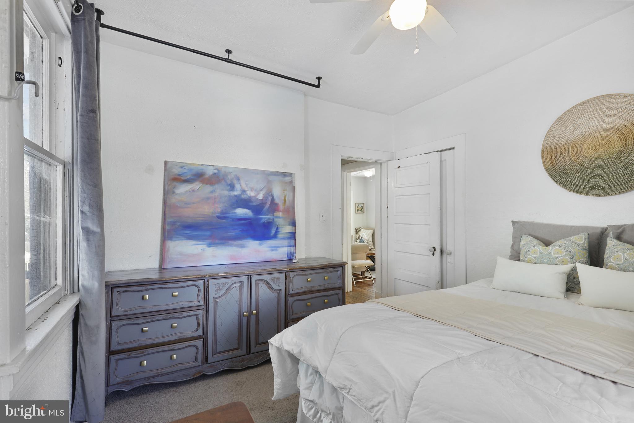 10 Locust Ave