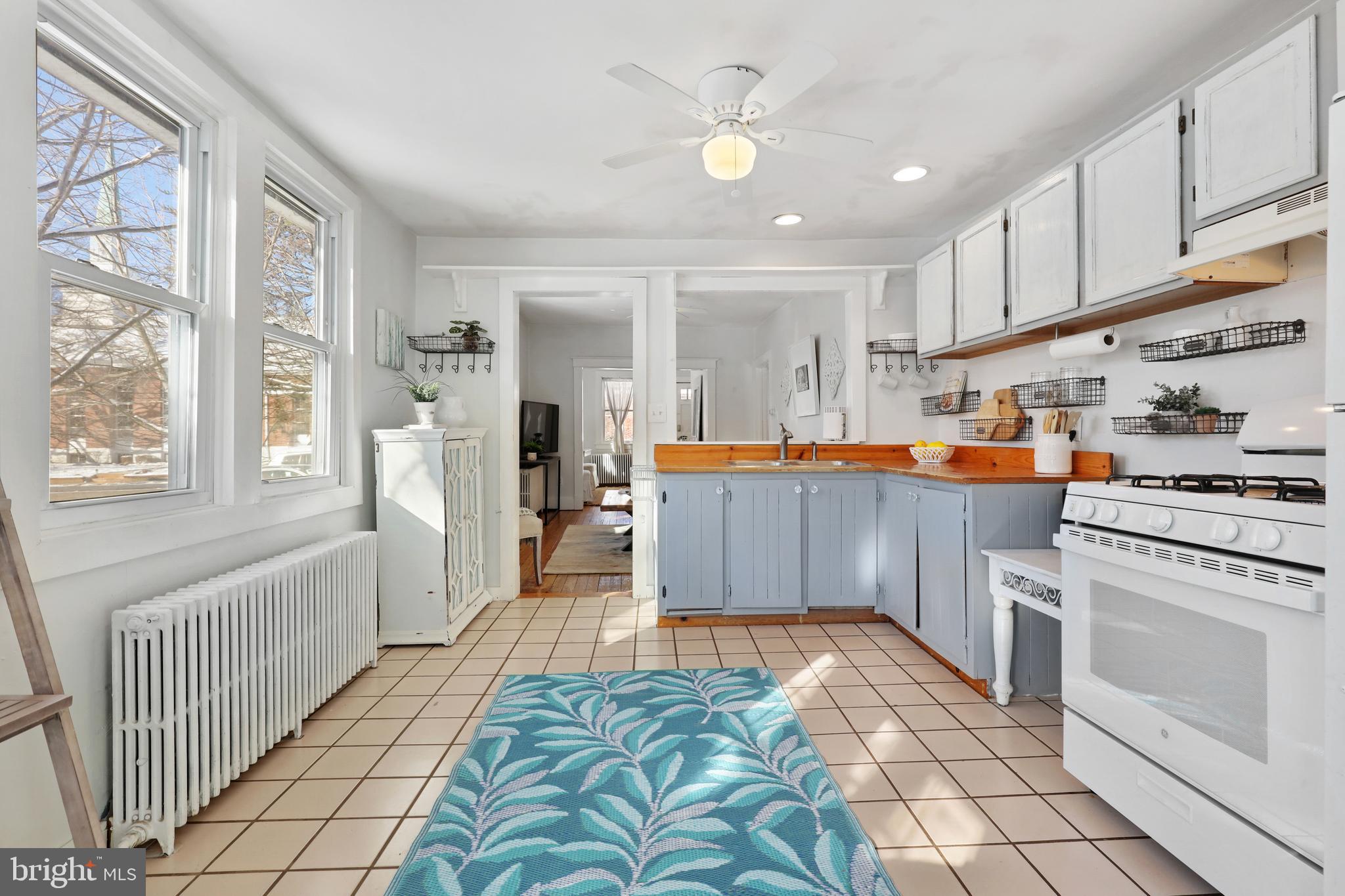10 Locust Ave