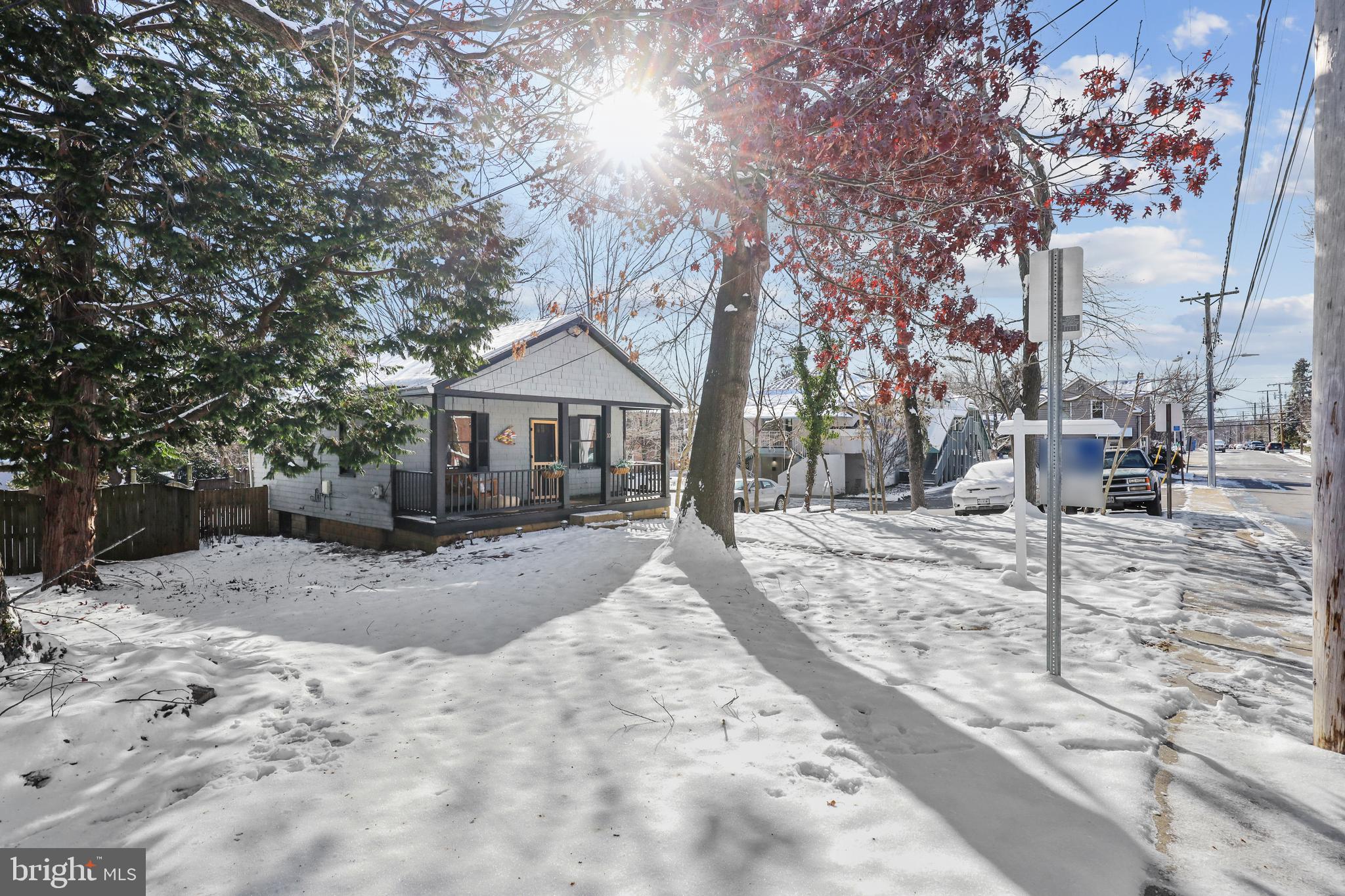 10 Locust Ave