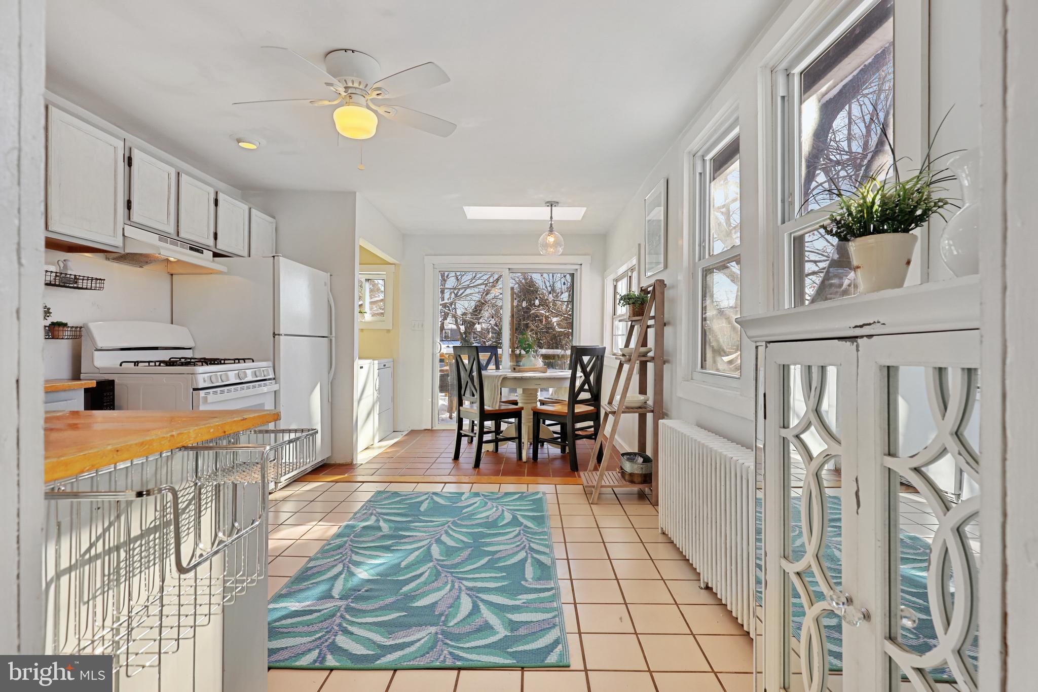 10 Locust Ave