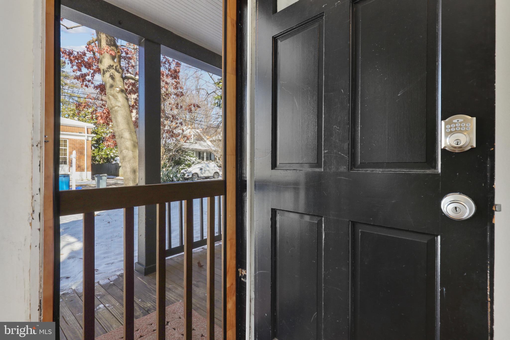 10 Locust Ave