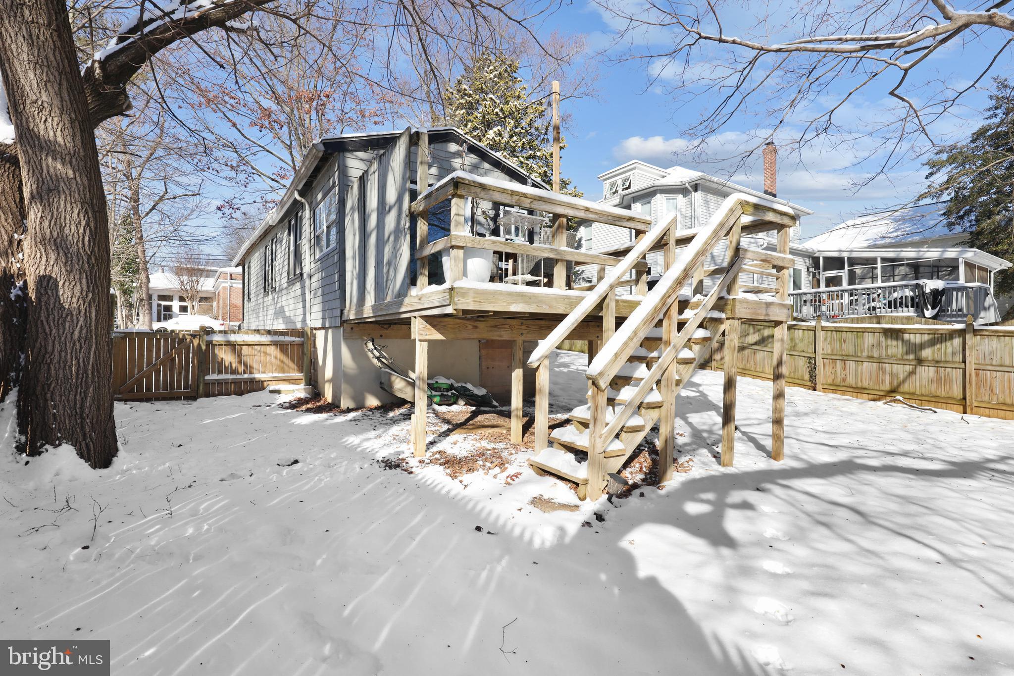 10 Locust Ave