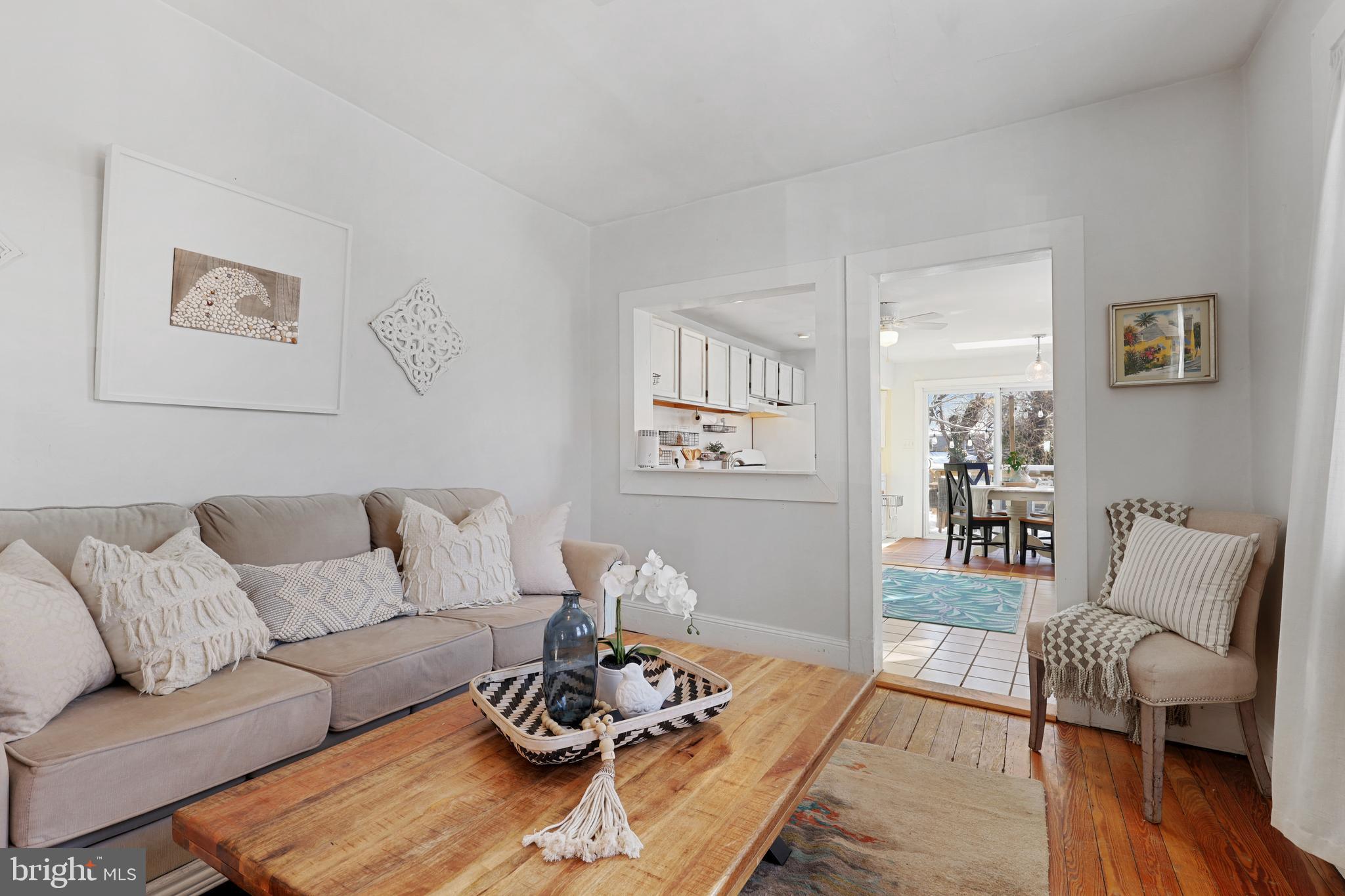 10 Locust Ave