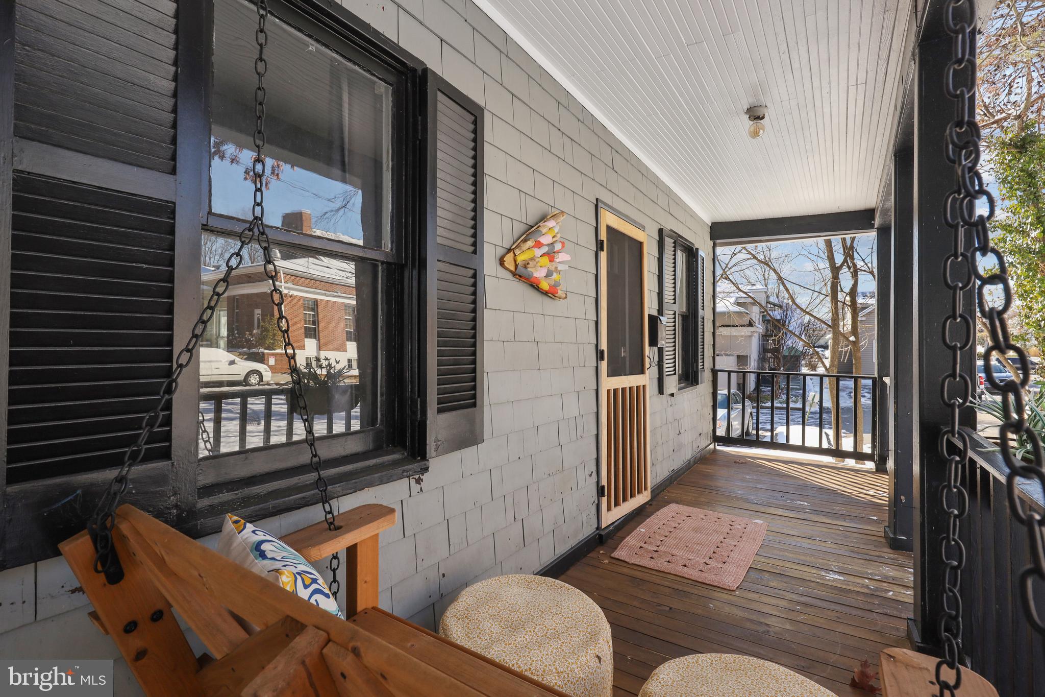 10 Locust Ave