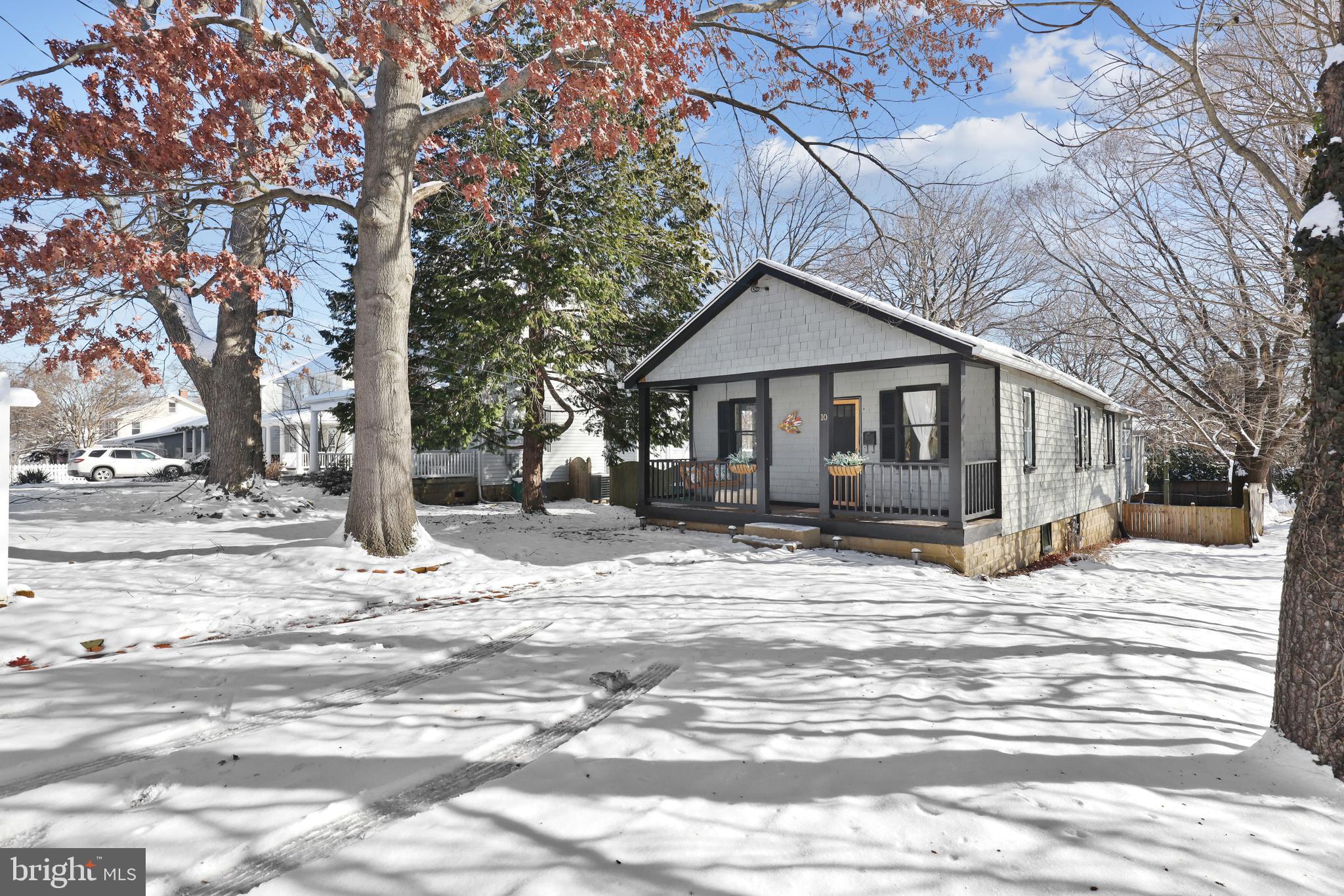 10 Locust Ave