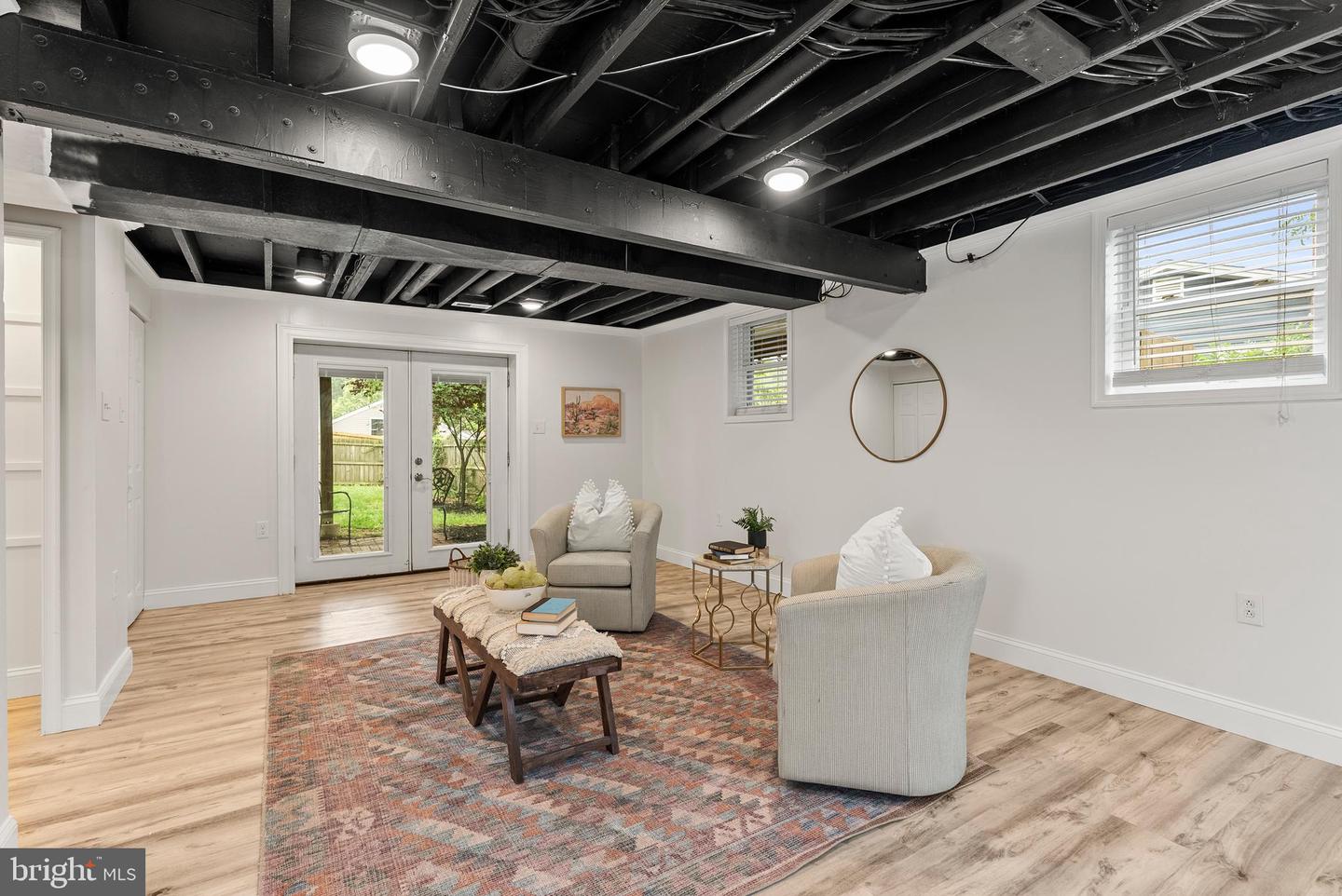 1099 Skyway Dr