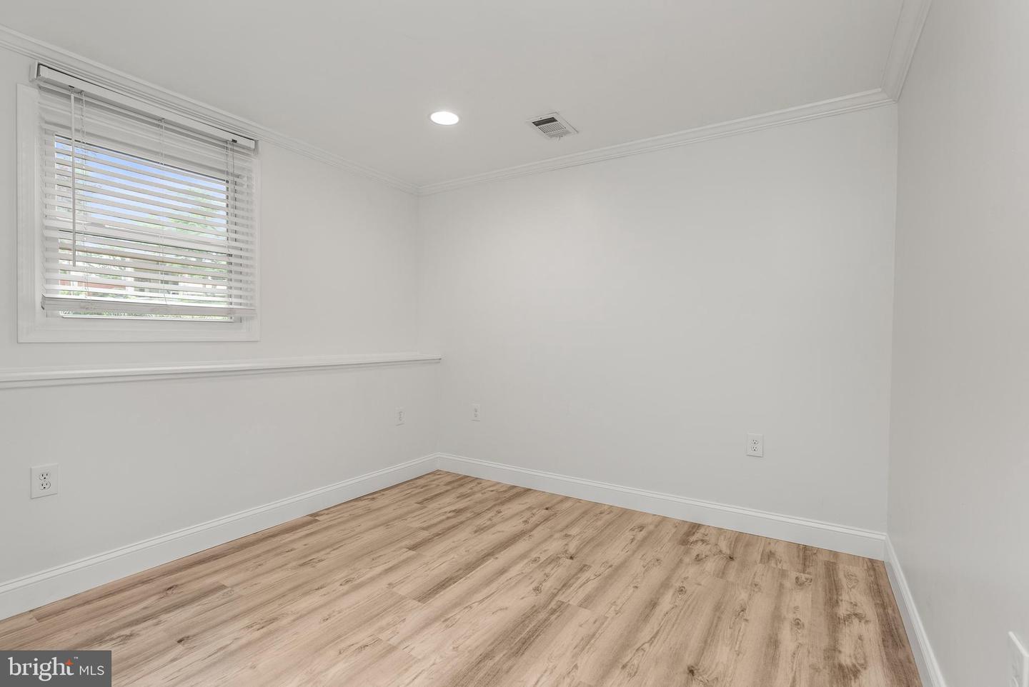 1099 Skyway Dr