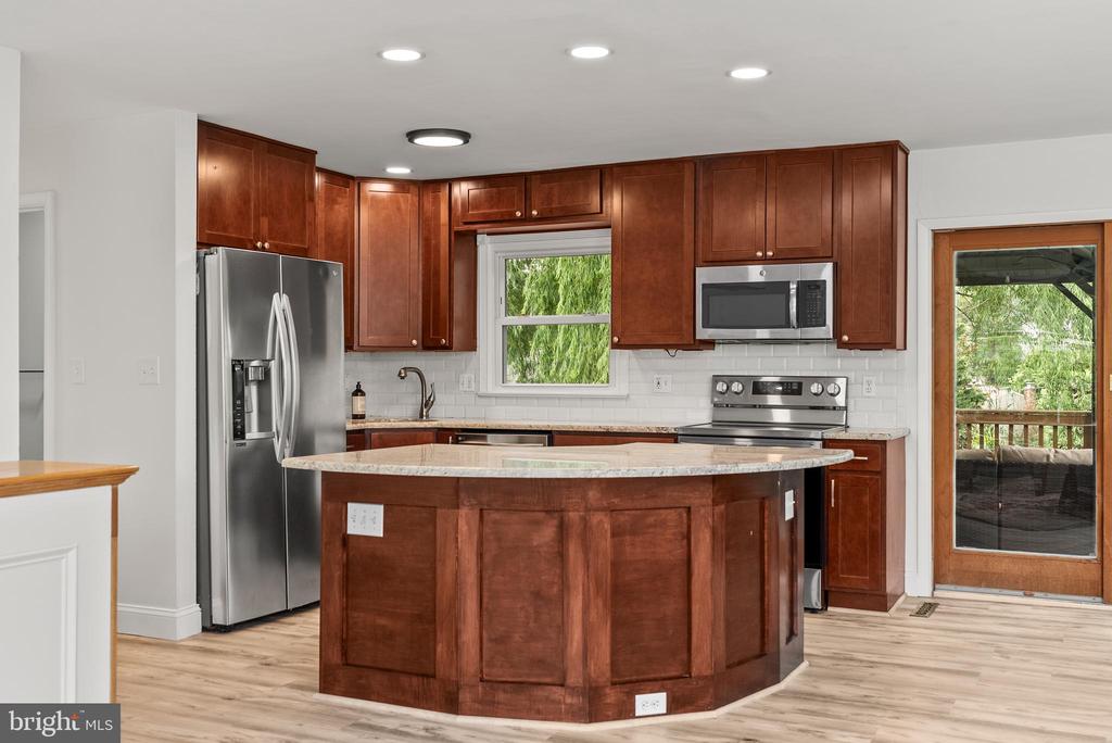 1099 Skyway Dr