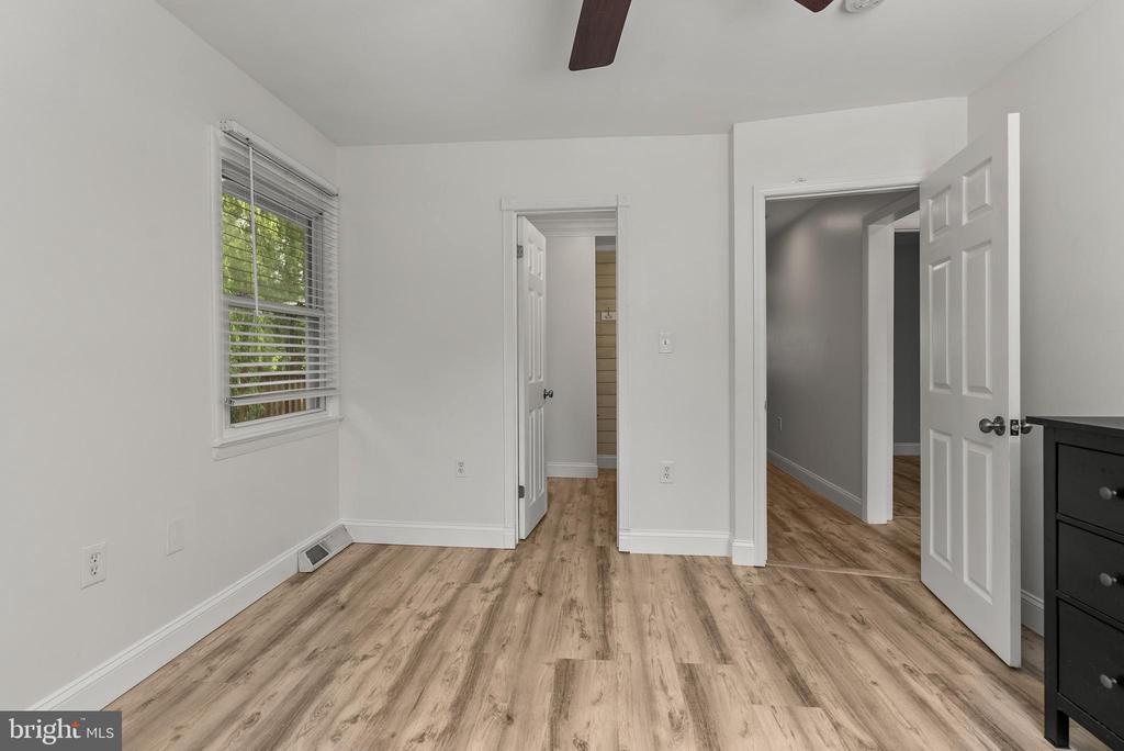 1099 Skyway Dr