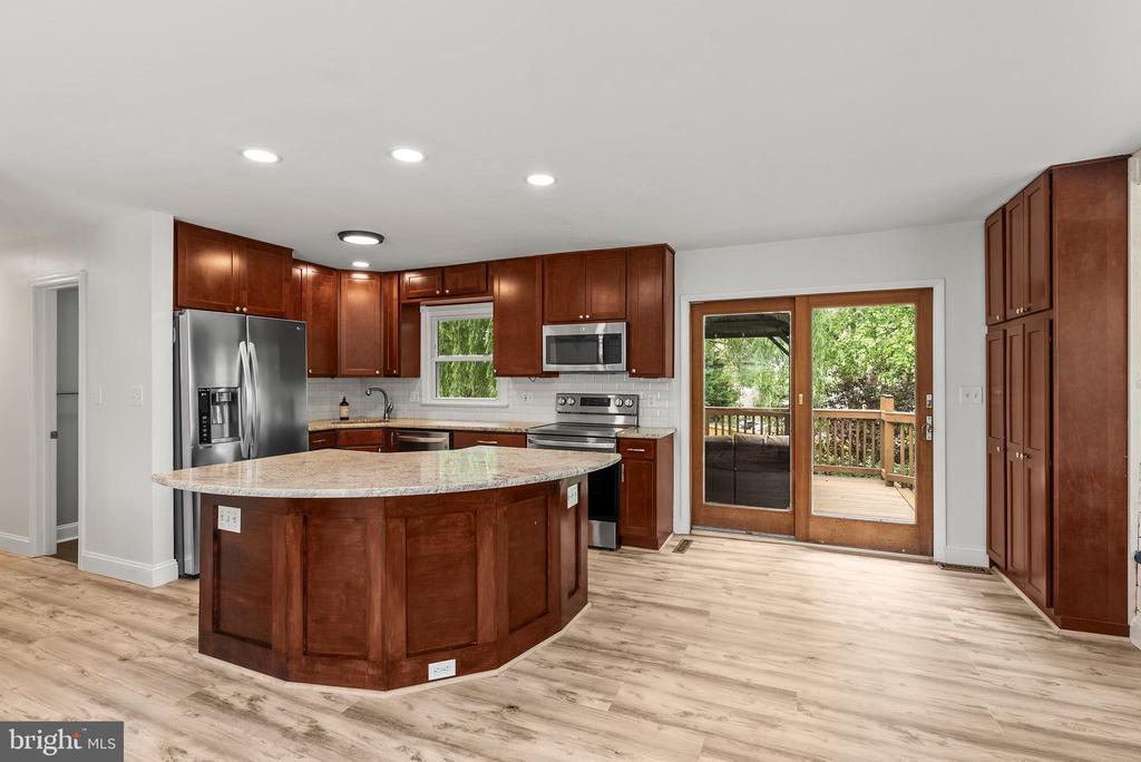 1099 Skyway Dr