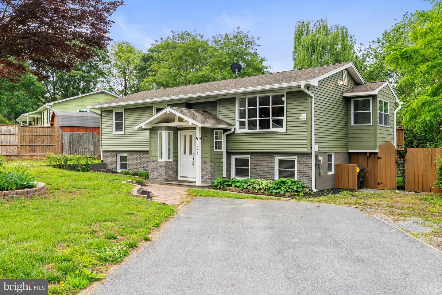 1099 Skyway Dr