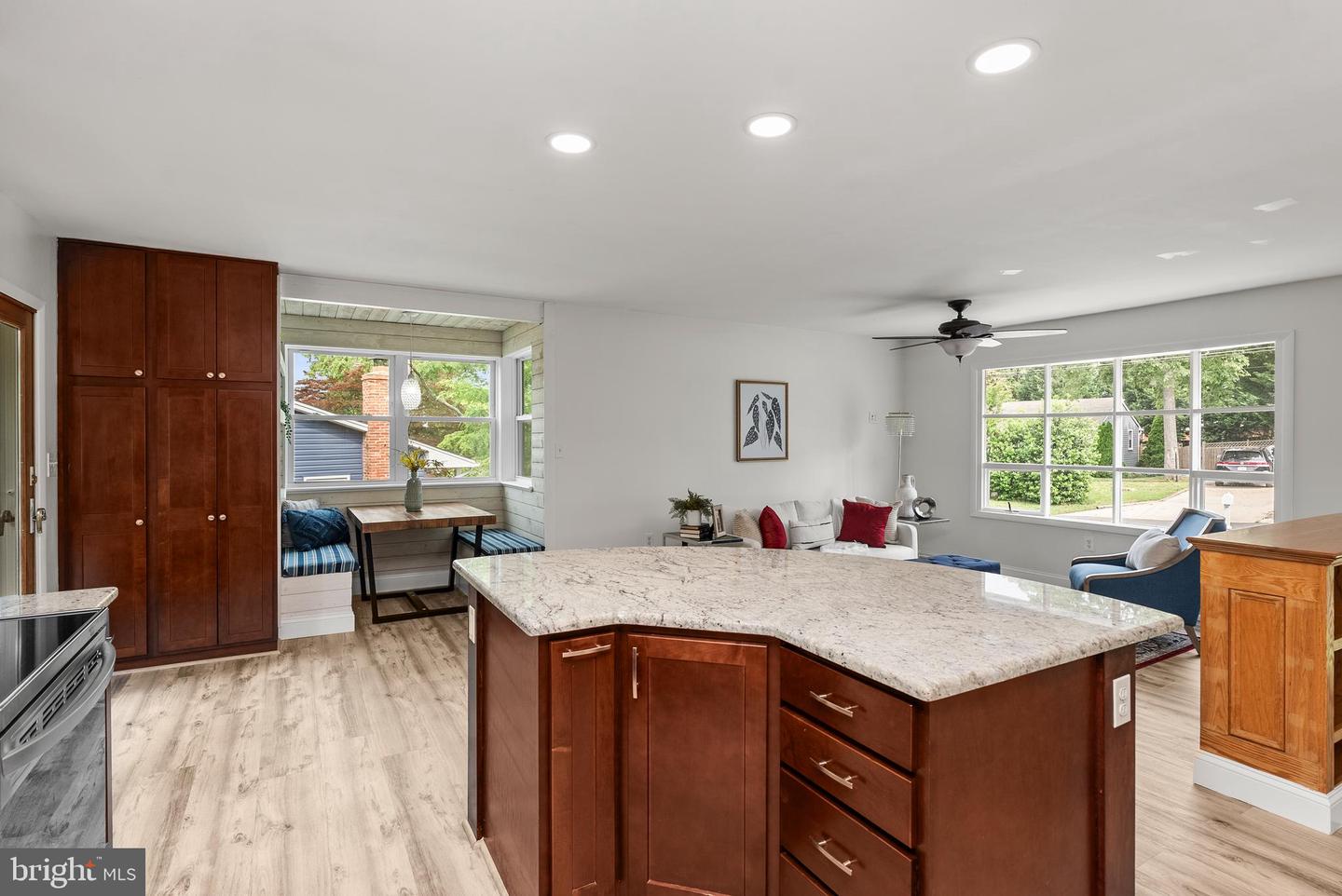 1099 Skyway Dr