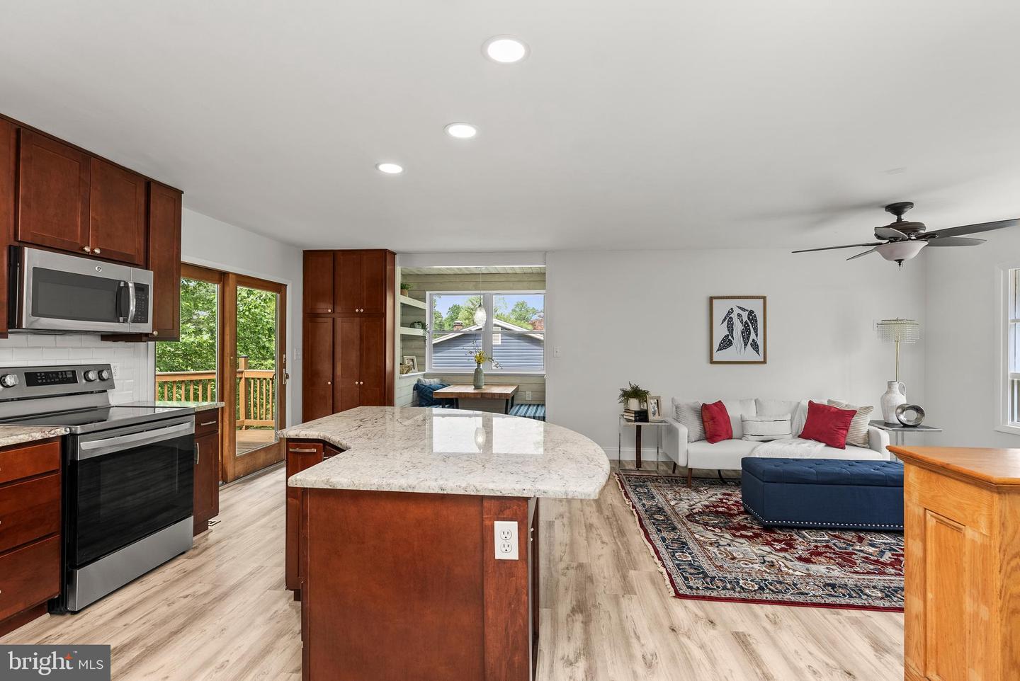 1099 Skyway Dr