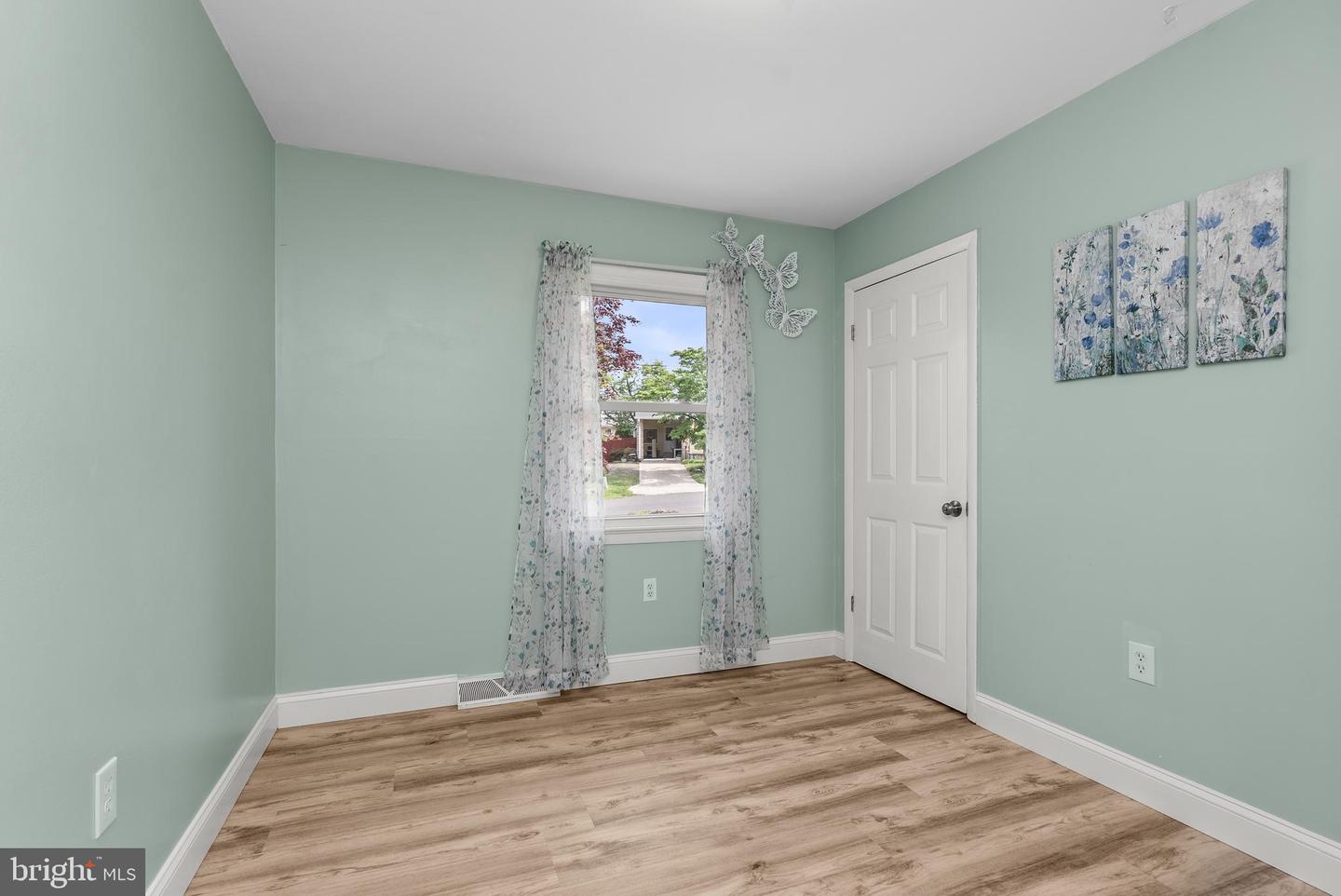 1099 Skyway Dr