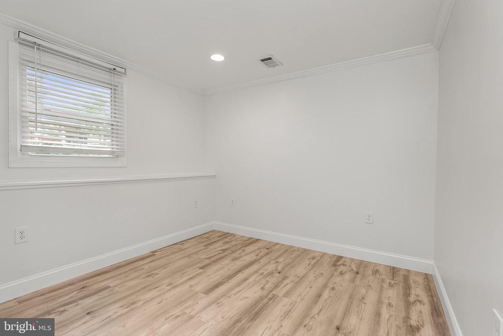 1099 Skyway Dr