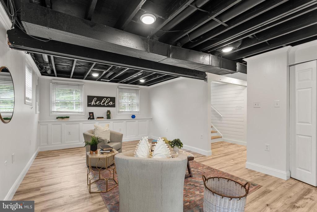1099 Skyway Dr