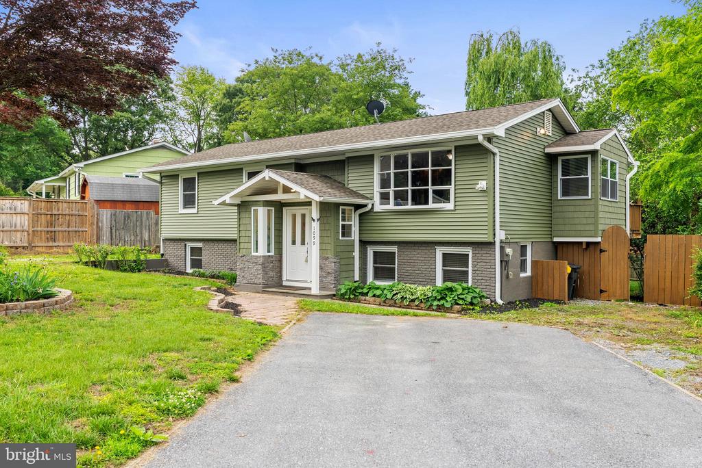 1099 Skyway Dr