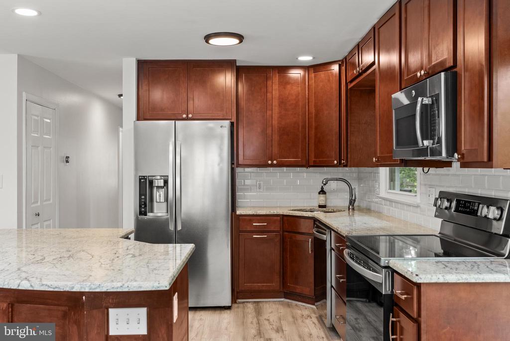 1099 Skyway Dr