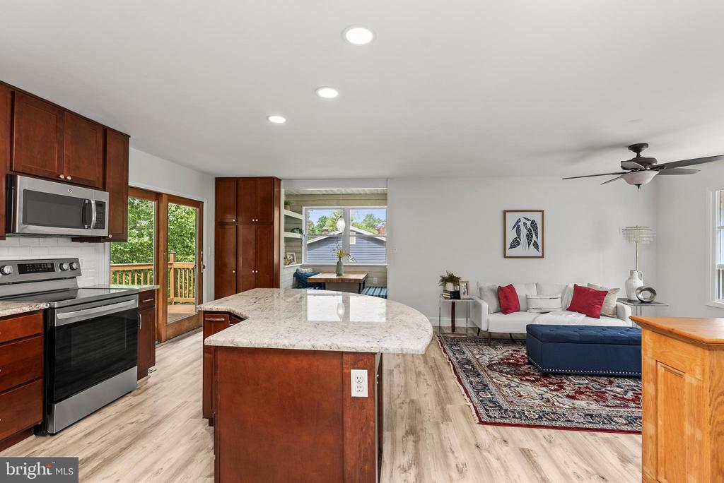 1099 Skyway Dr