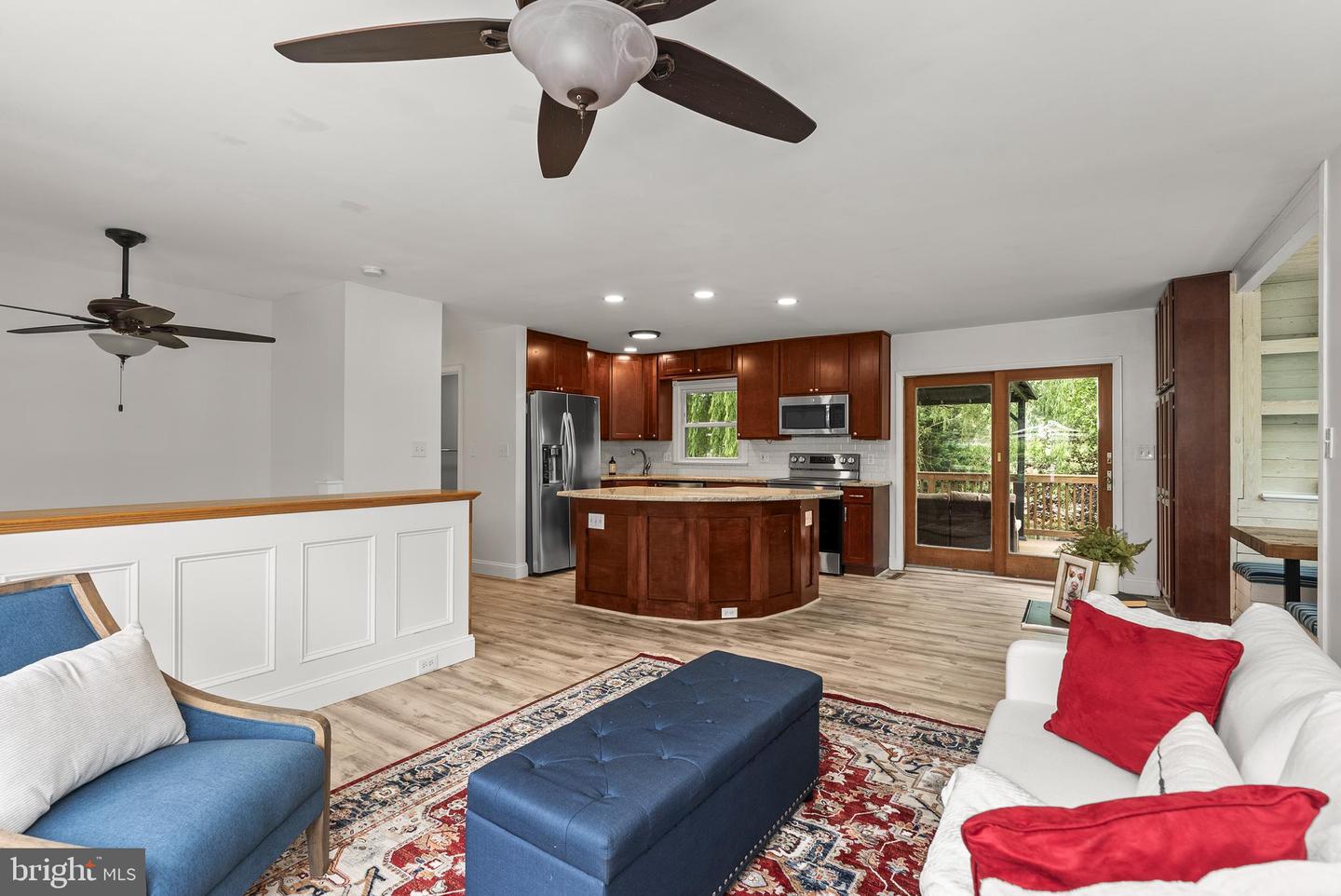 1099 Skyway Dr