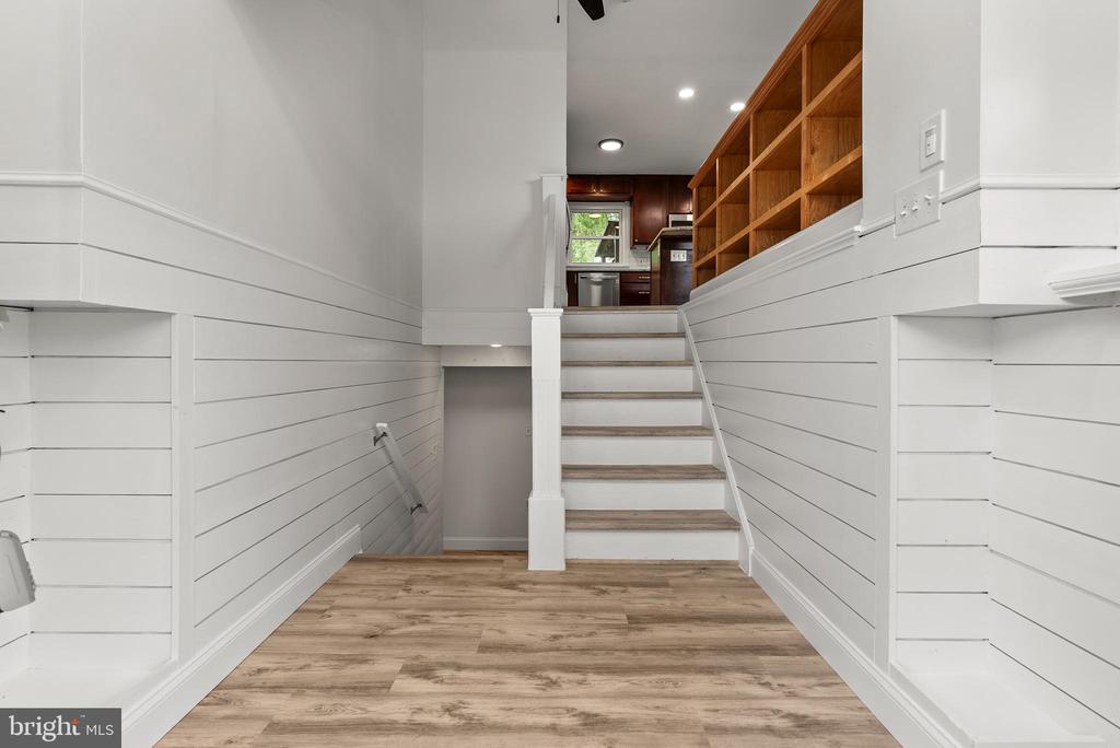 1099 Skyway Dr