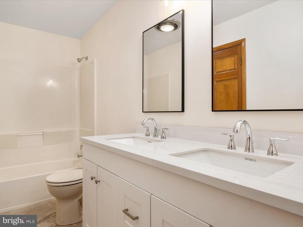 1304 Ashburton Ct
