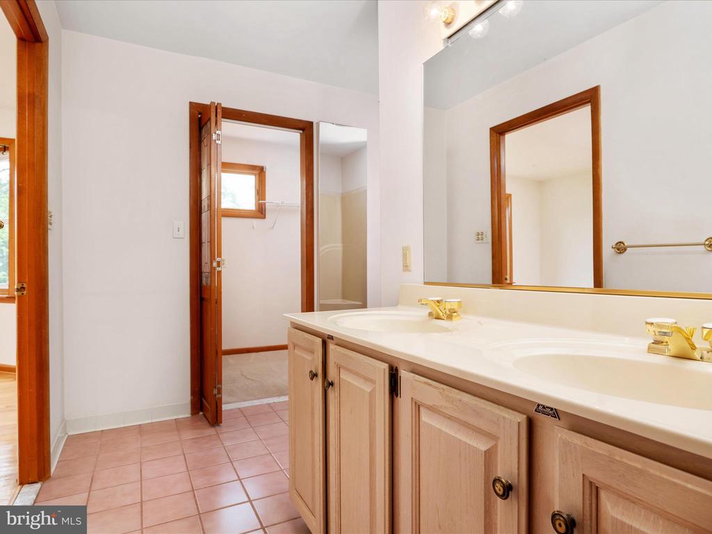1304 Ashburton Ct