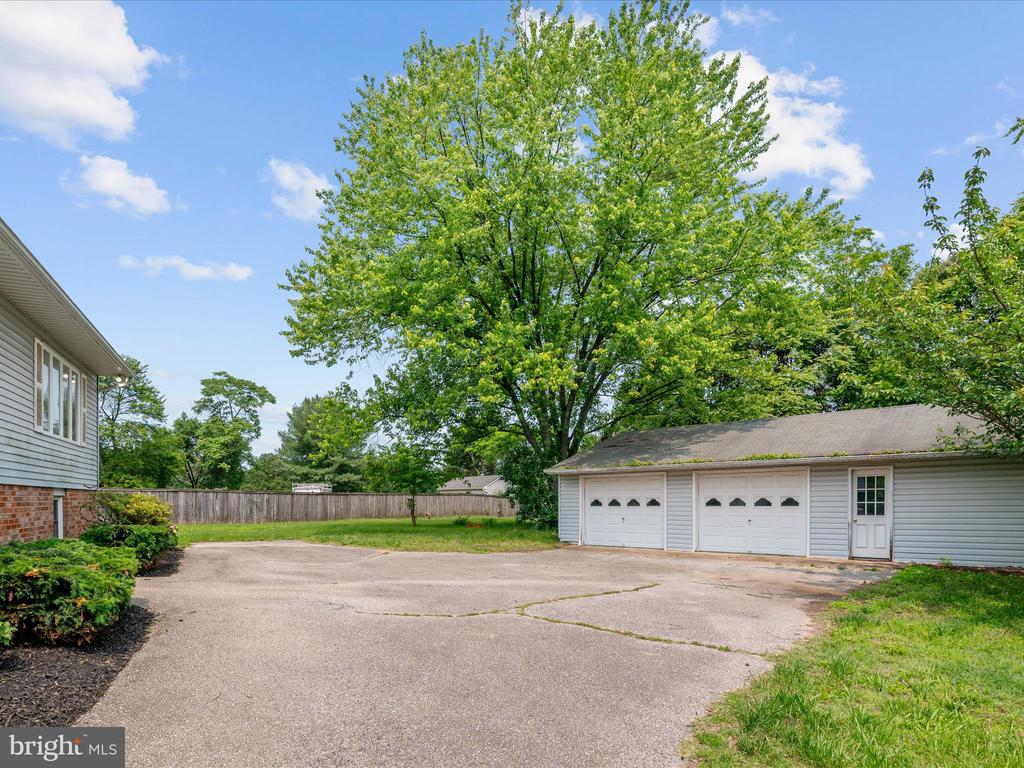 1304 Ashburton Ct