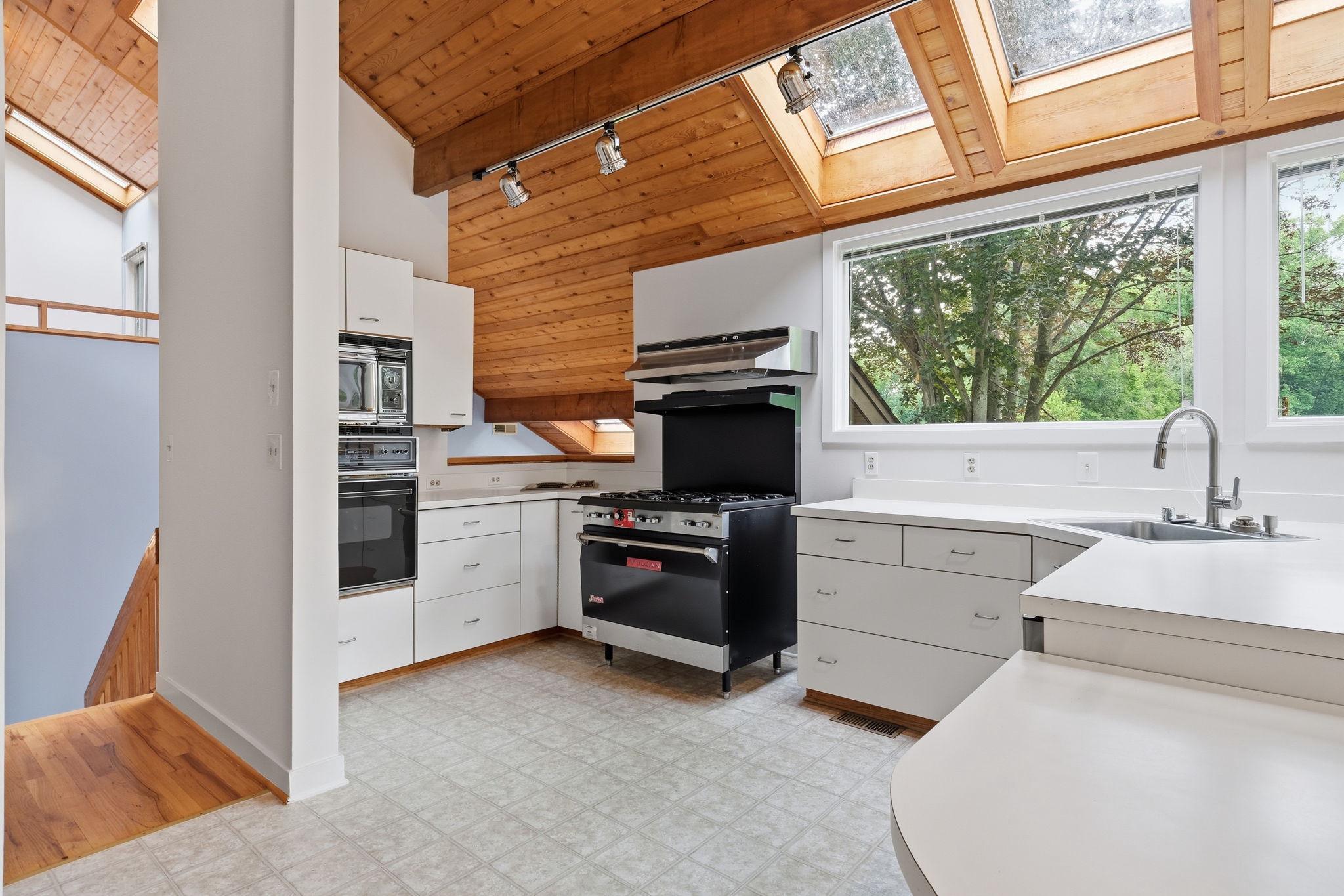 882 COACHWAY