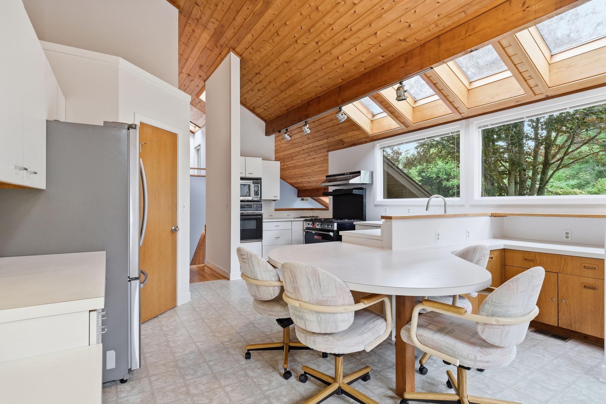 882 COACHWAY
