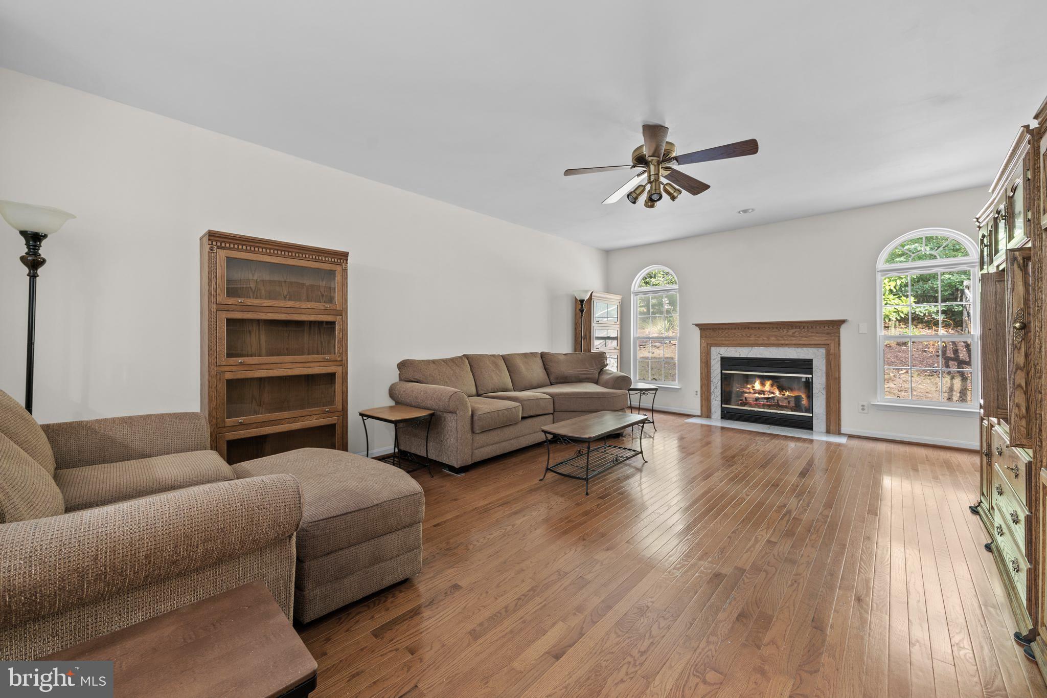 625 Miriam LANE