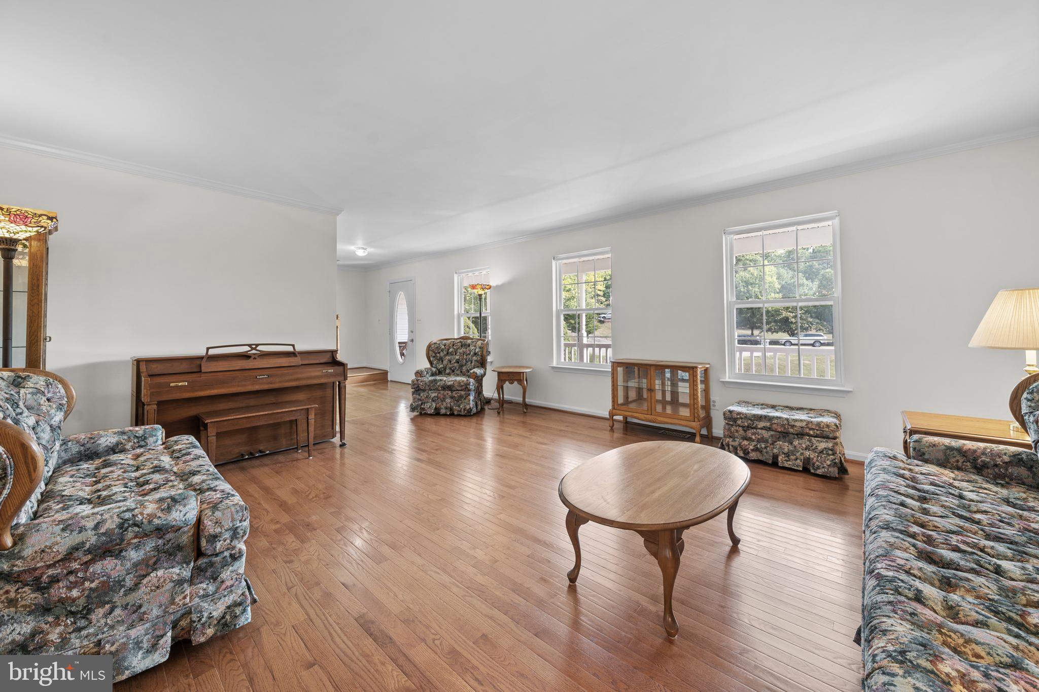 625 Miriam LANE