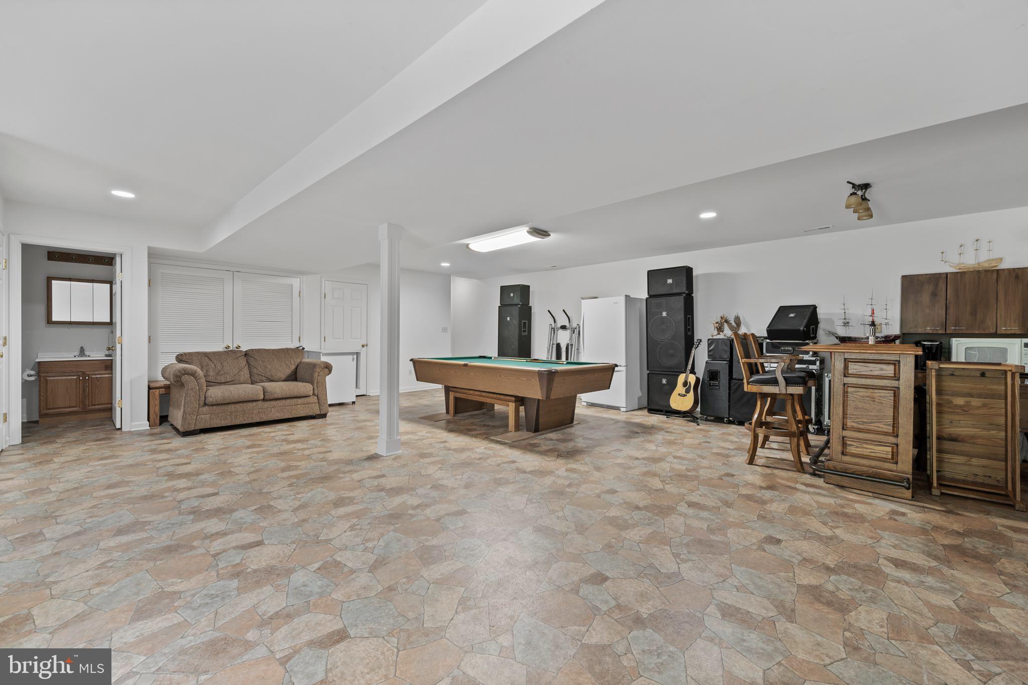 625 Miriam LANE