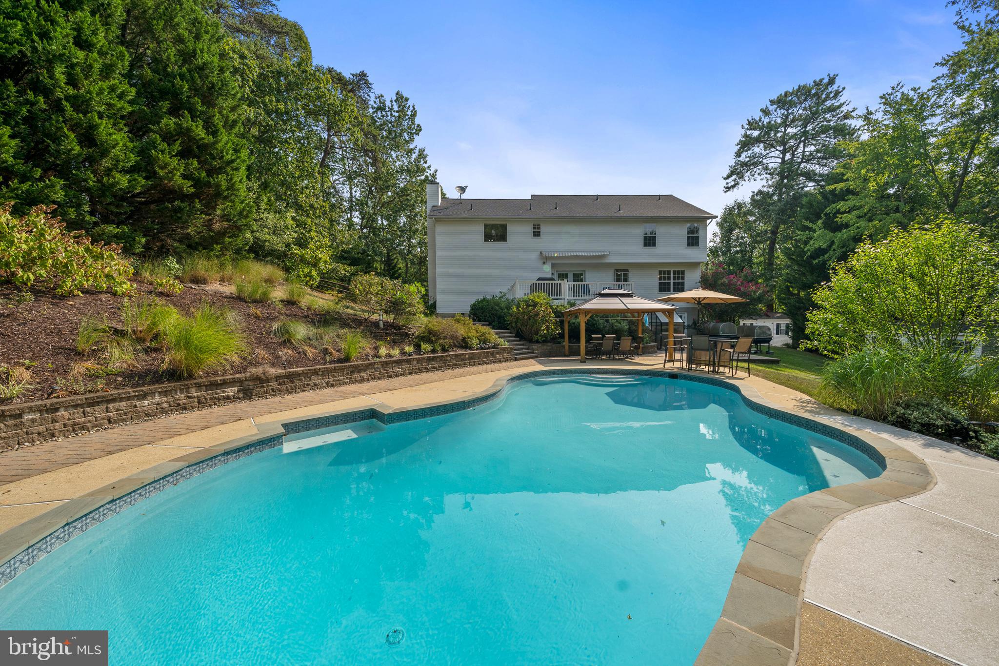 625 Miriam LANE