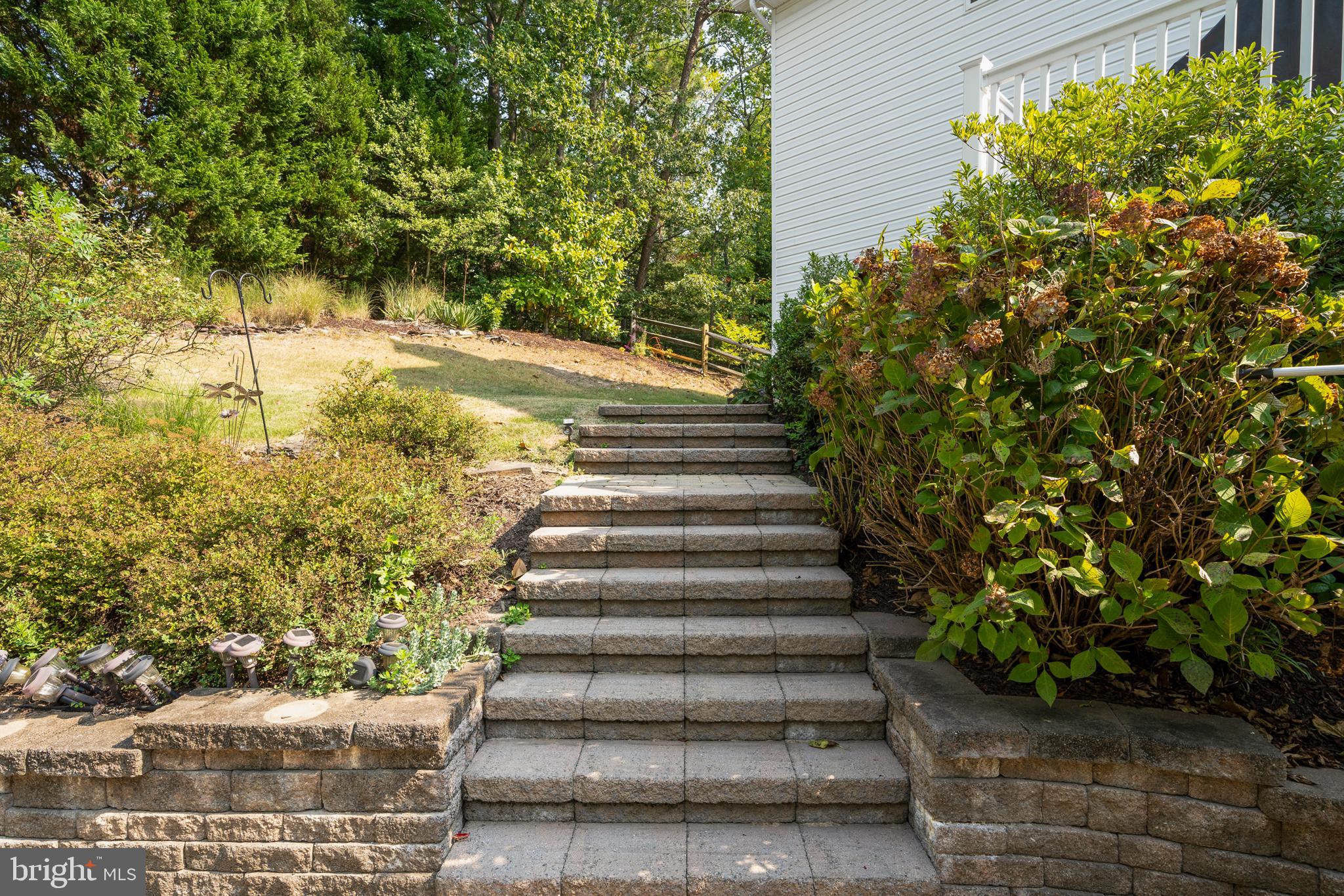 625 Miriam LANE