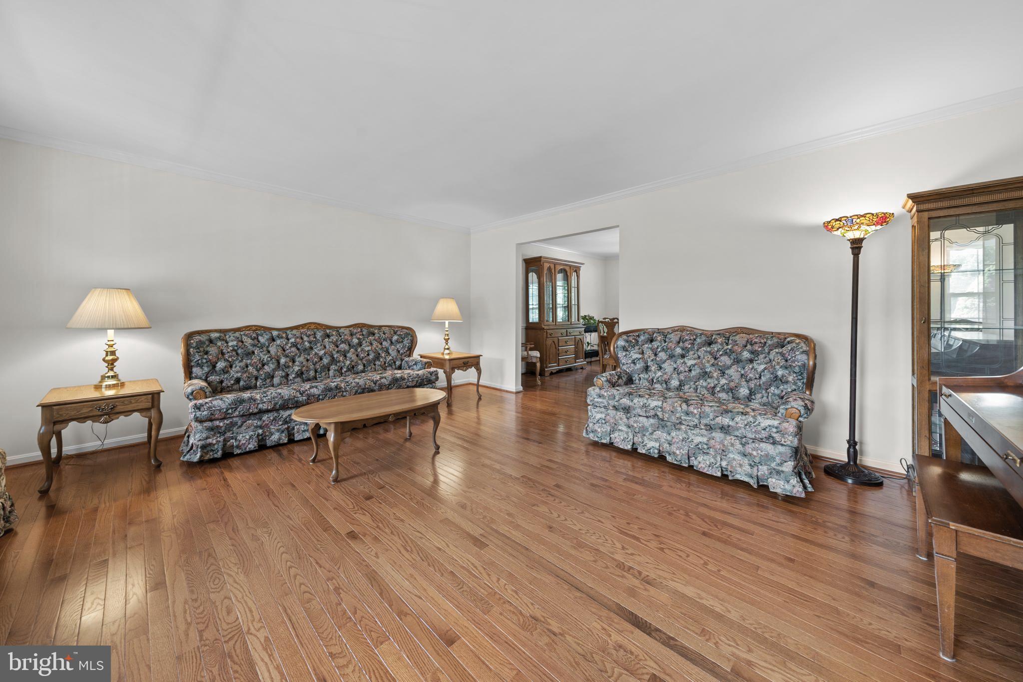 625 Miriam LANE