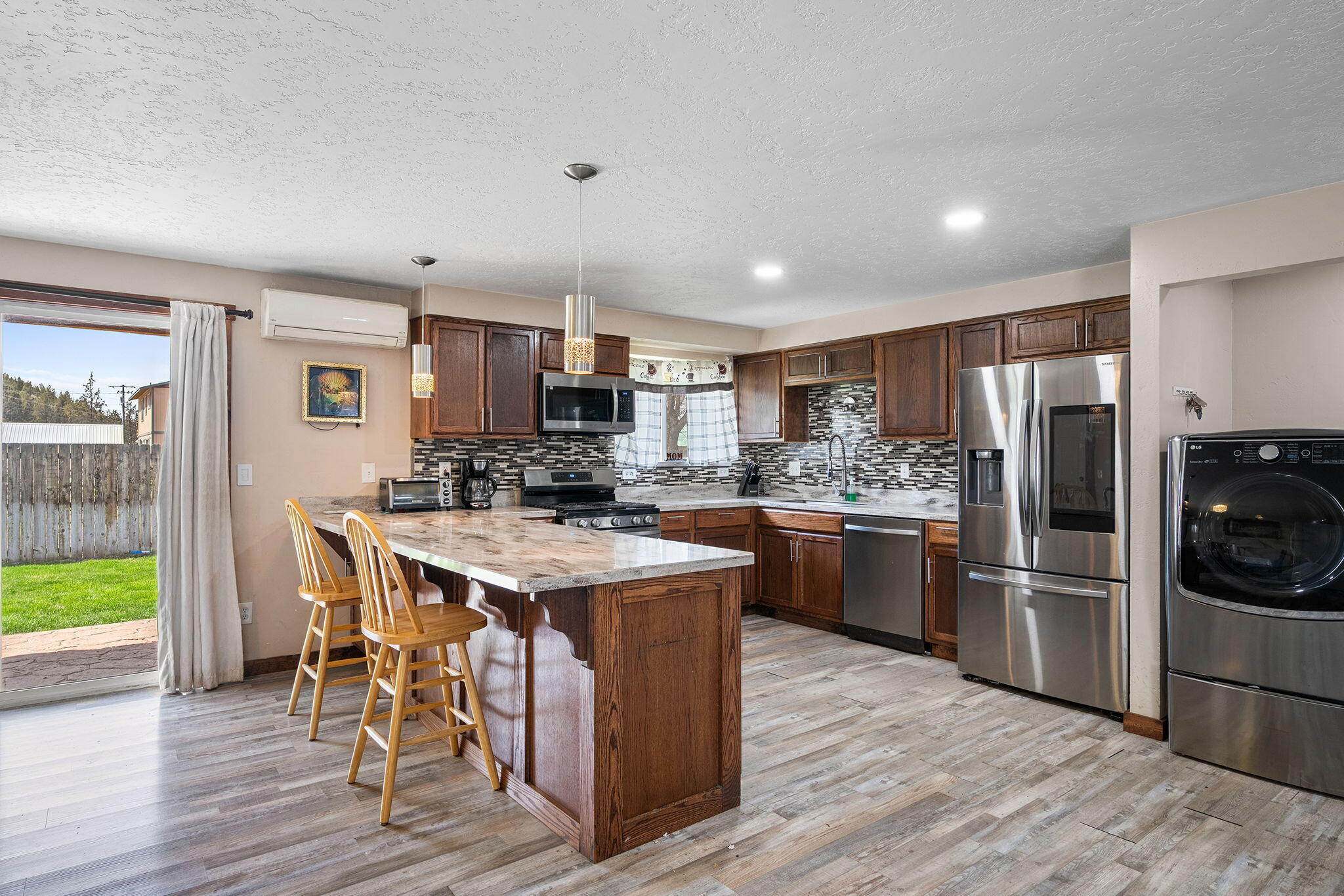 1901 SE Paulina Highway