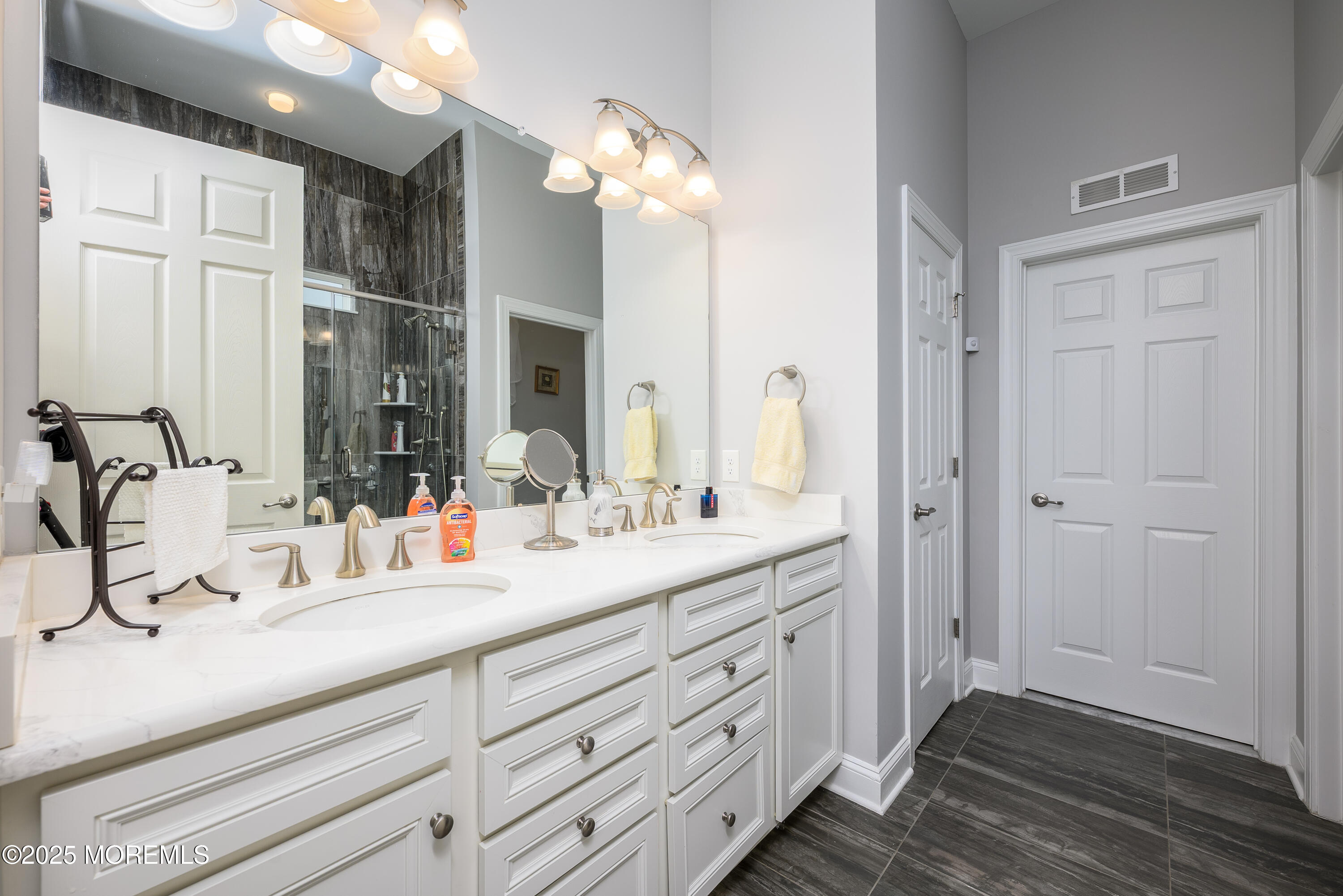 2 Banquet Court, Howell