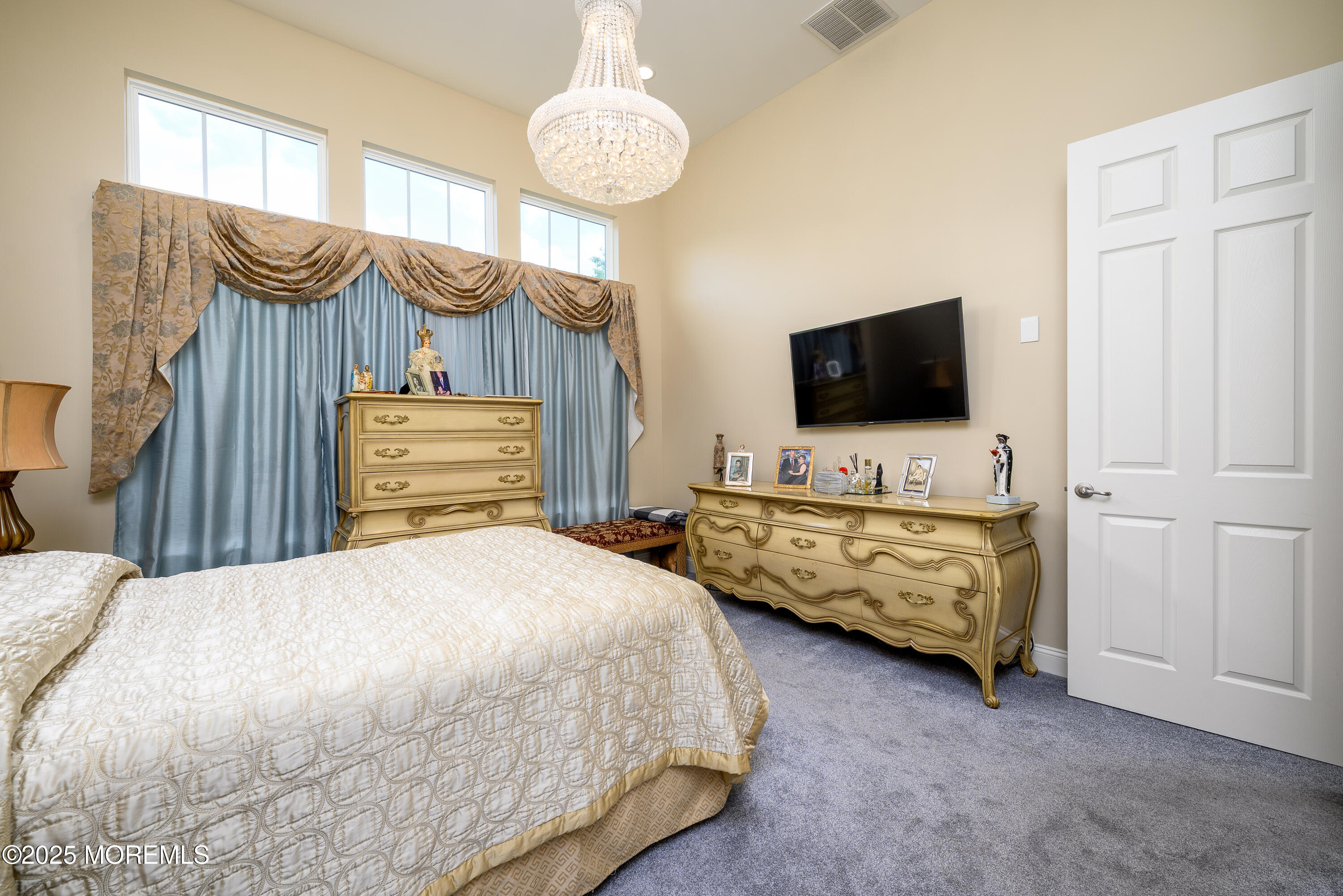 2 Banquet Court, Howell