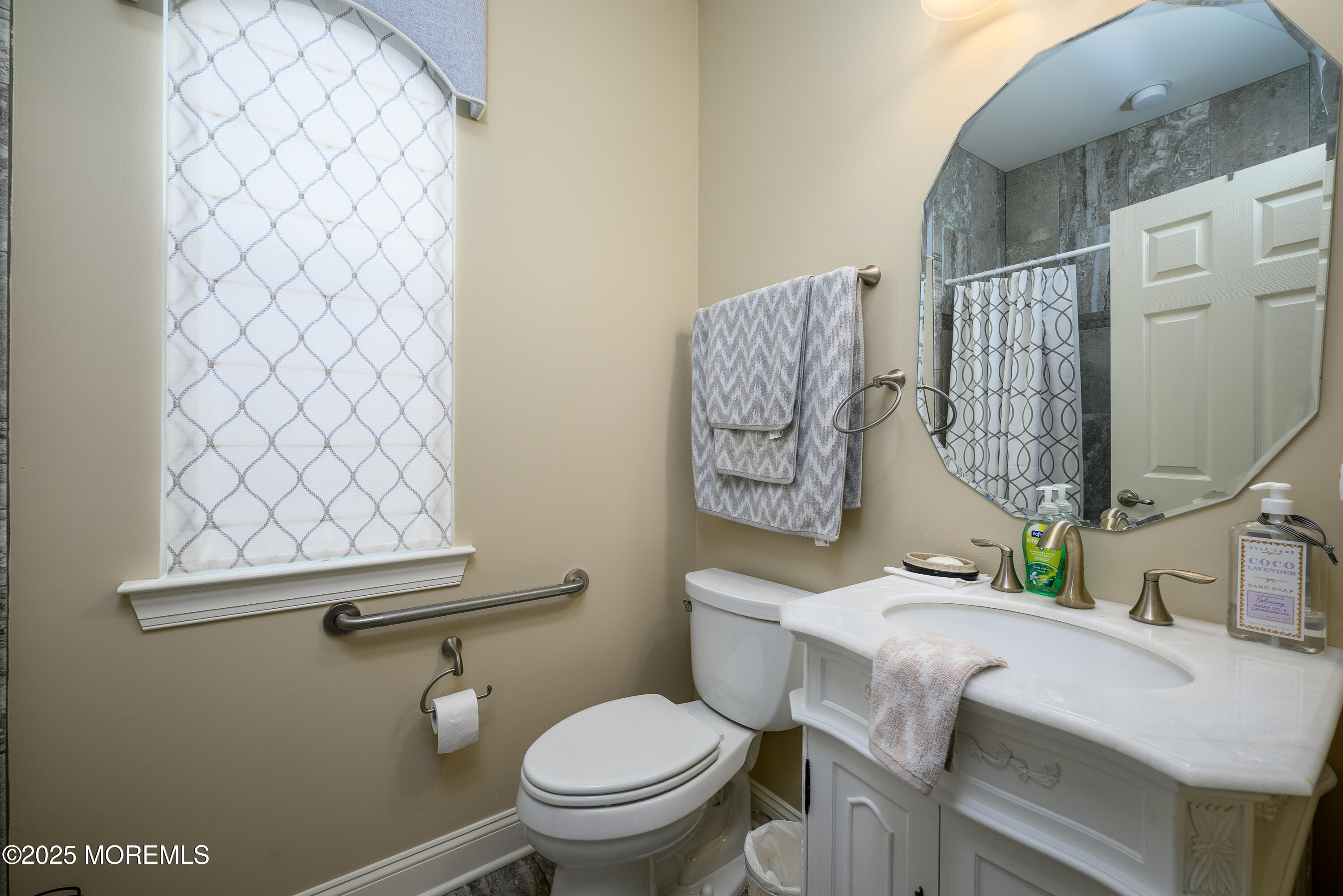 2 Banquet Court, Howell